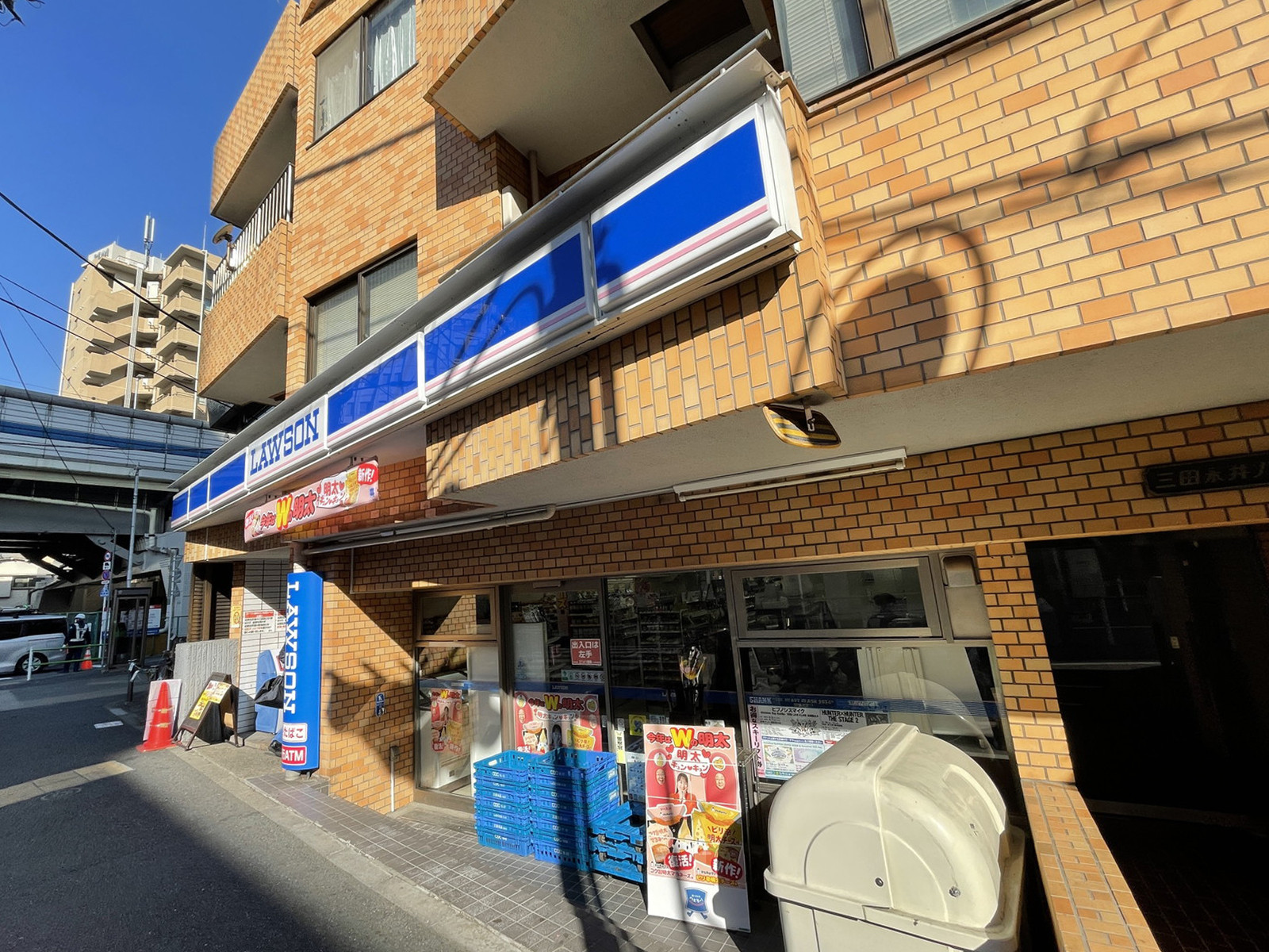 徒歩2分のローソン麻布三ノ橋店
