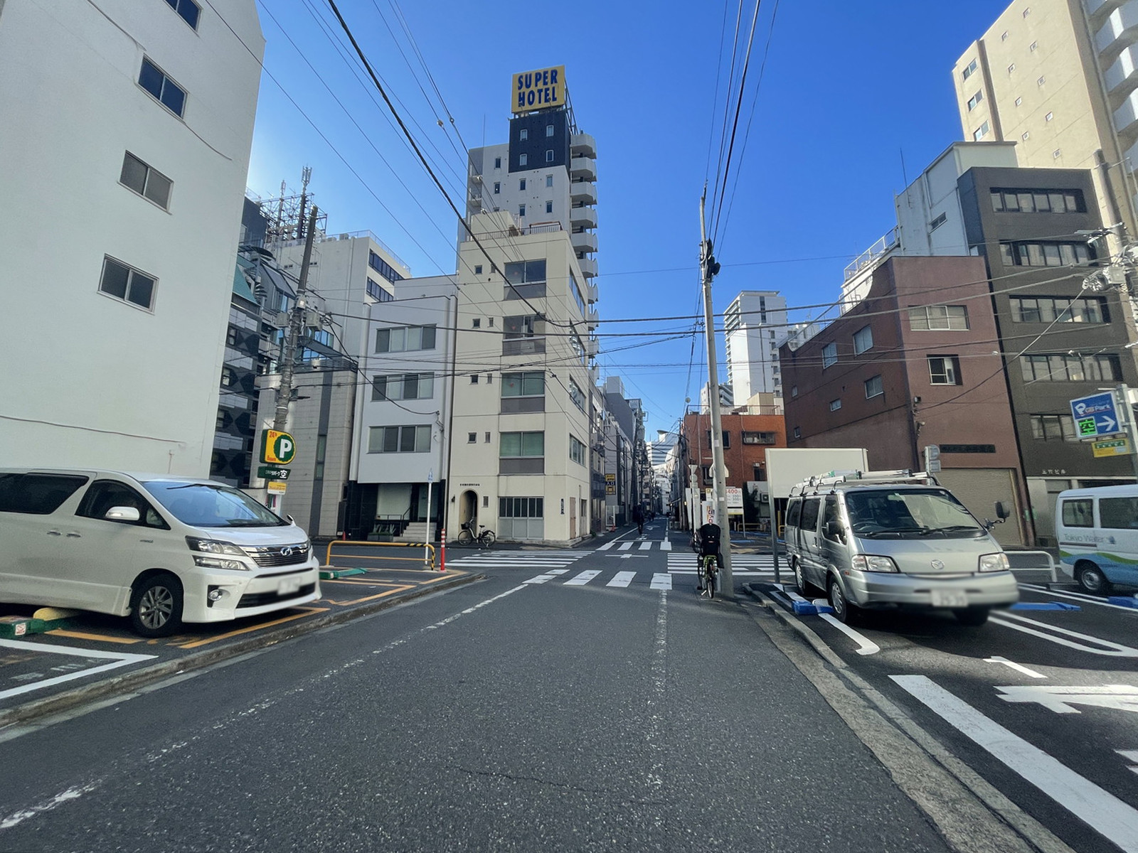 ABCビル前面の通り