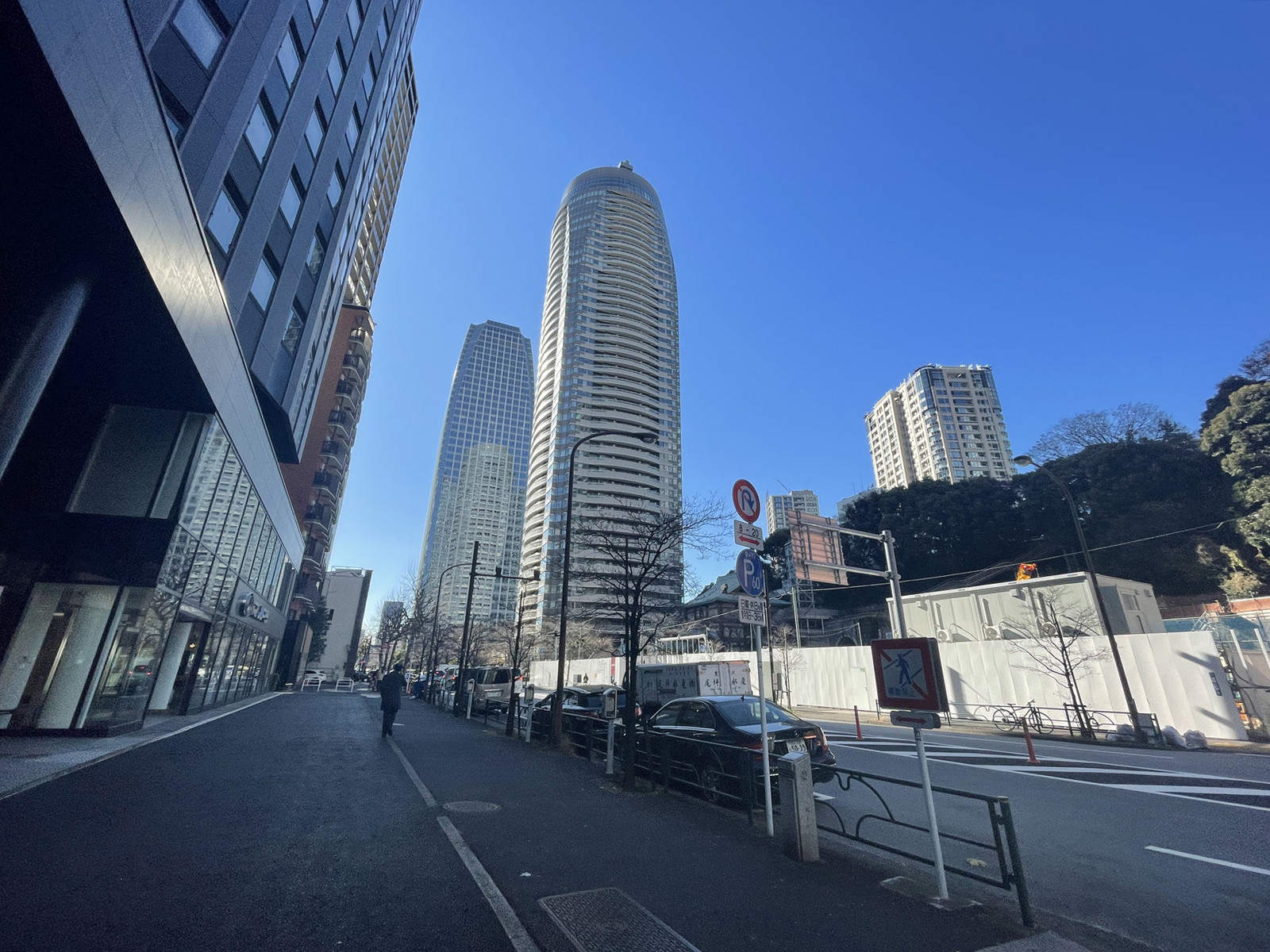 愛宕イーストビル前面の通り