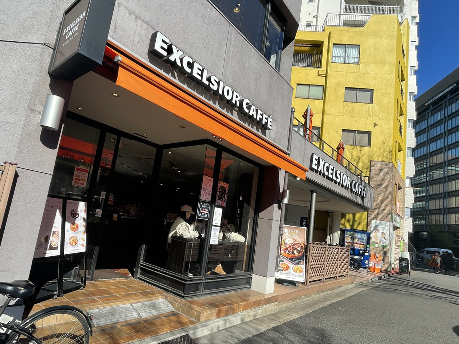 徒歩2分のエクセルシオールカフェ御成門駅前店