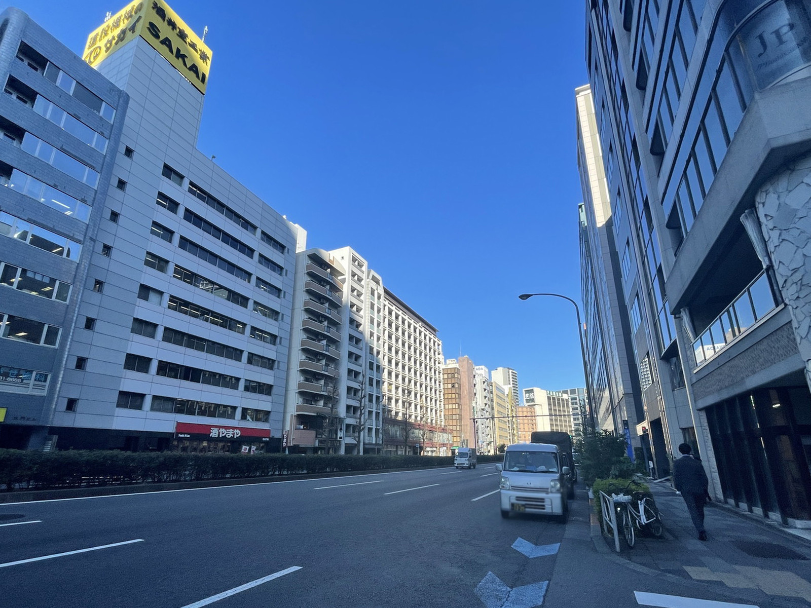 三和ビル前面の通り