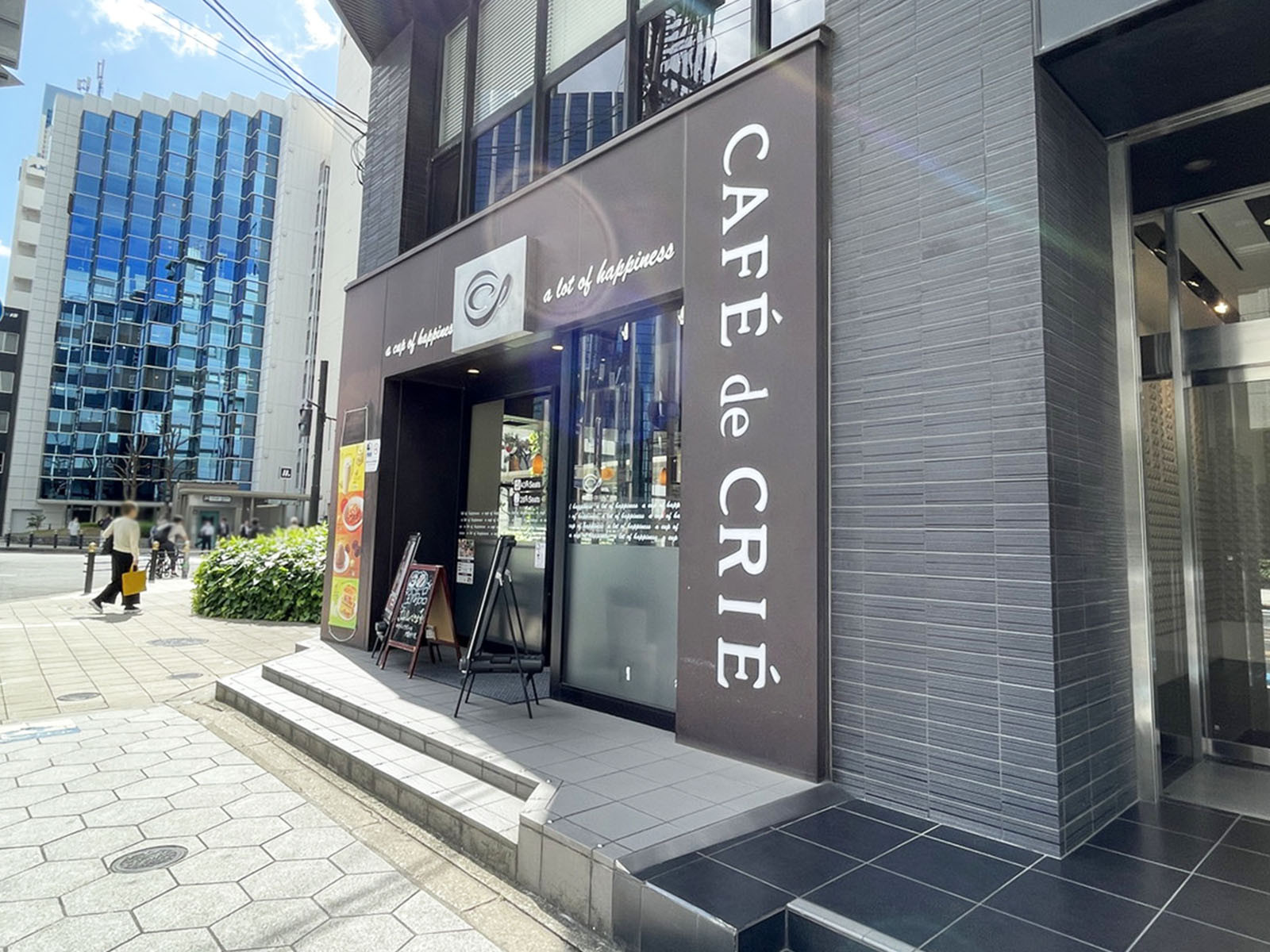 徒歩3分のカフェ・ド・クリエ本町信濃橋店