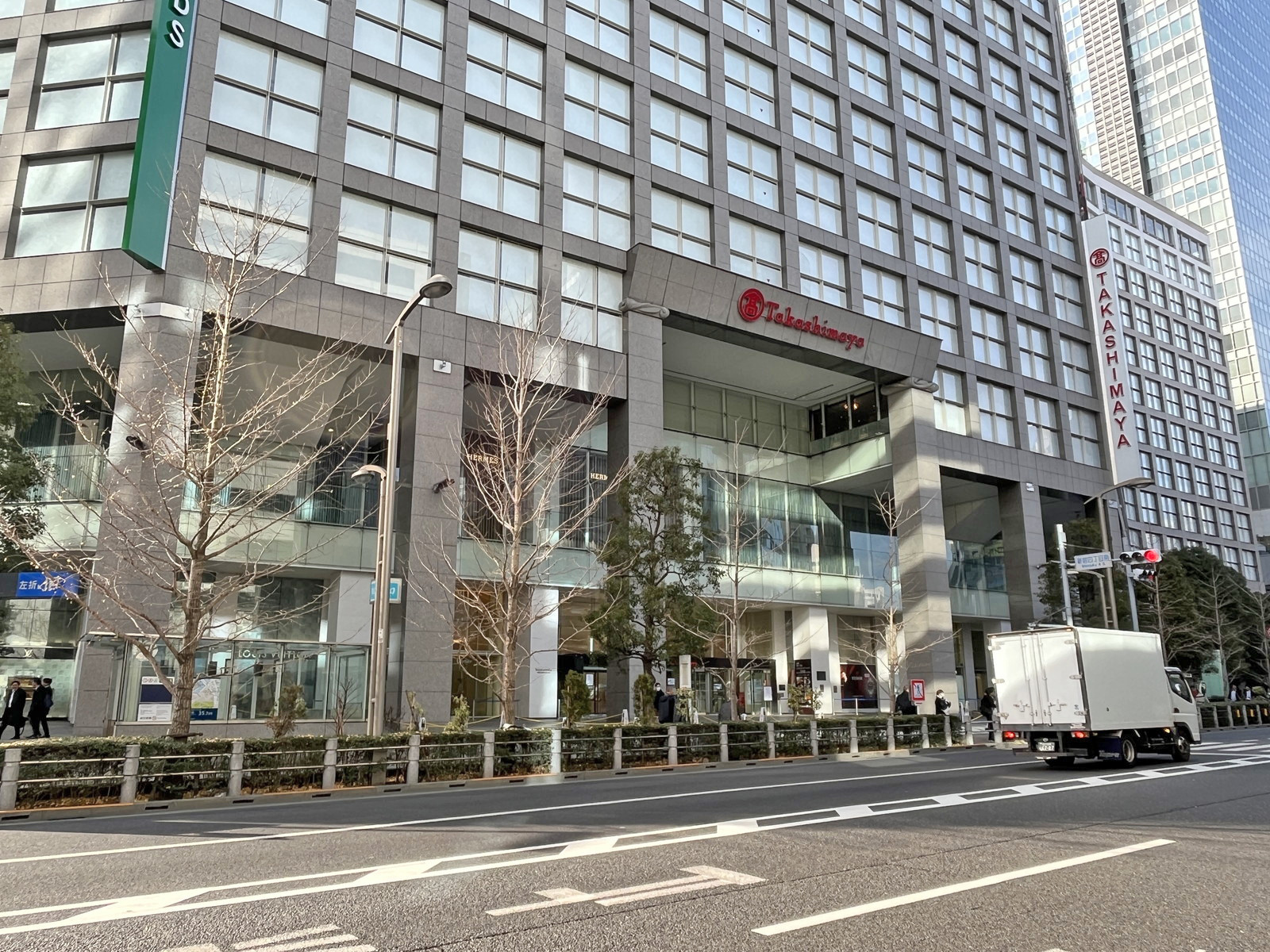 同じ並びの新宿高島屋