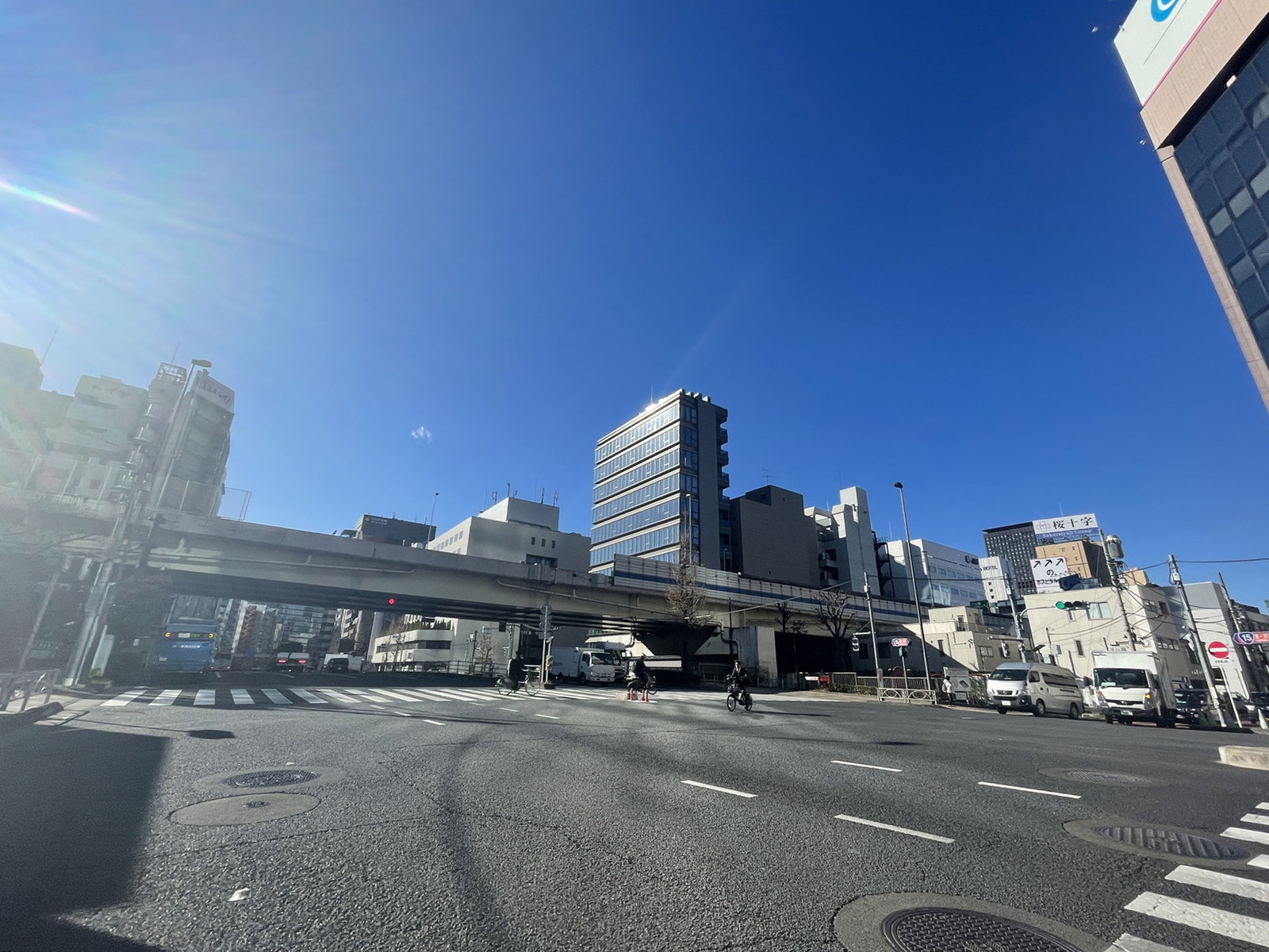 RBM芝パークビル前面の通り