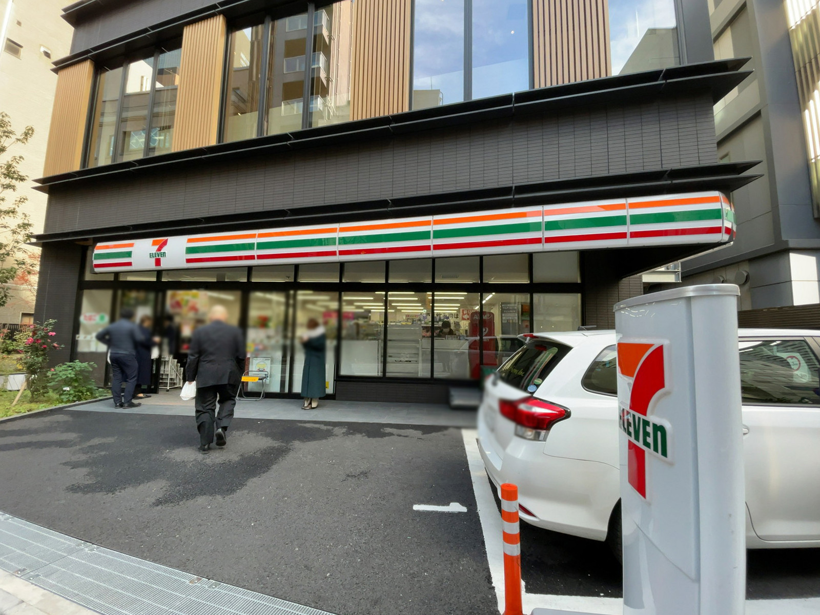近くのセブンイレブン ヴィアイン赤坂店