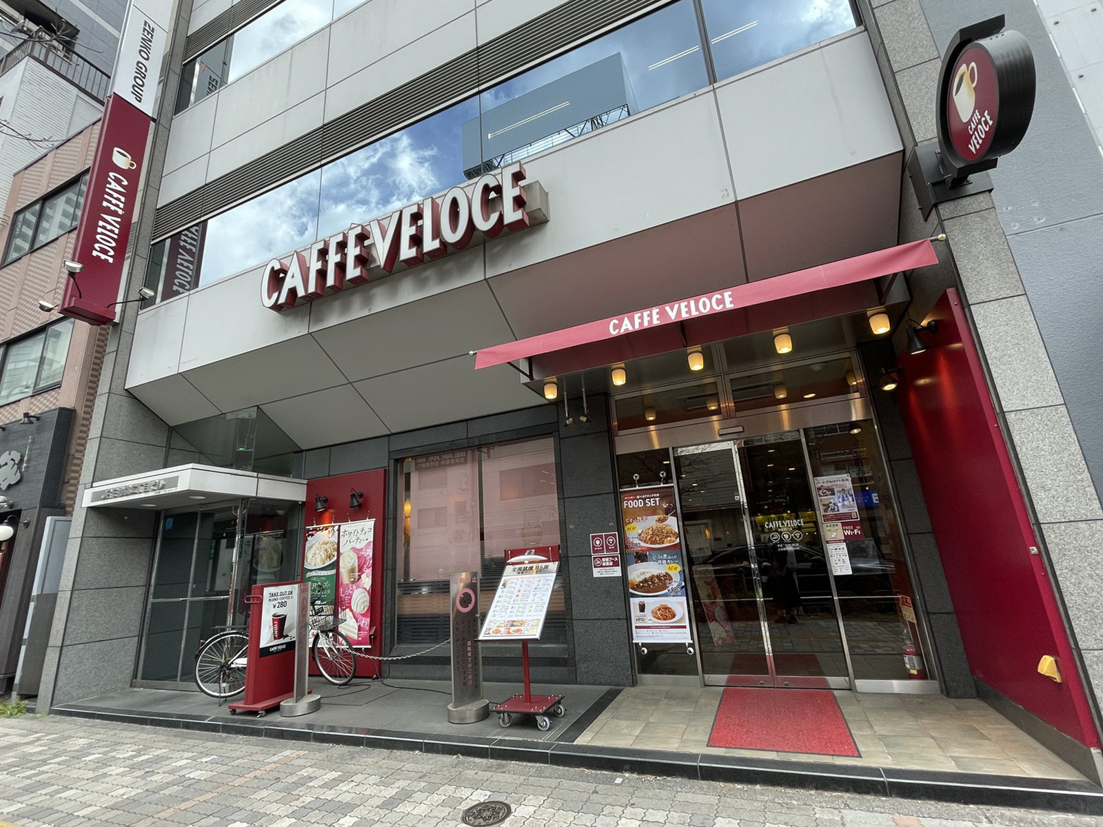 並びのカフェ・ベローチェ池袋西口店