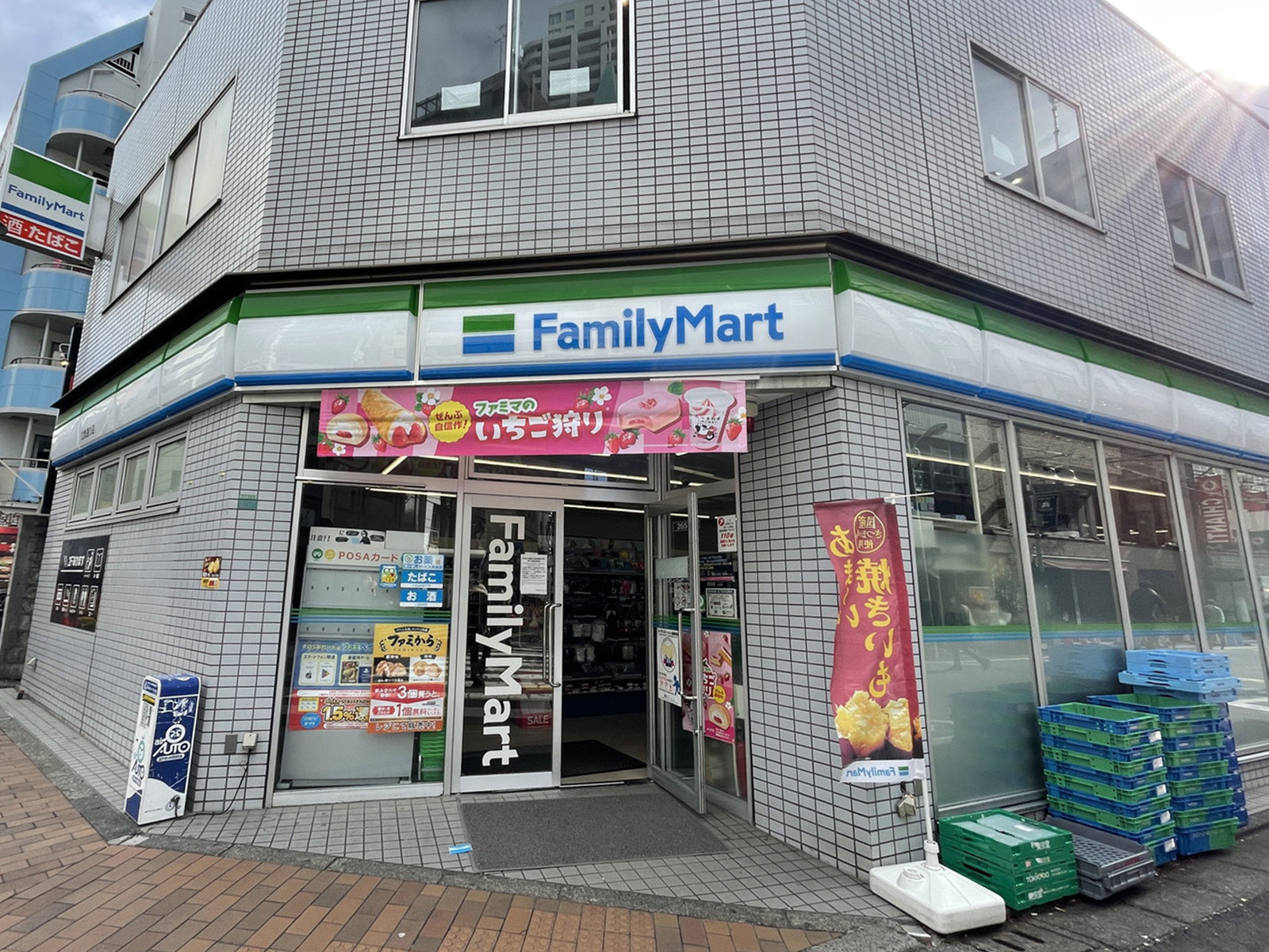 徒歩2分のファミリーマート立教通り店