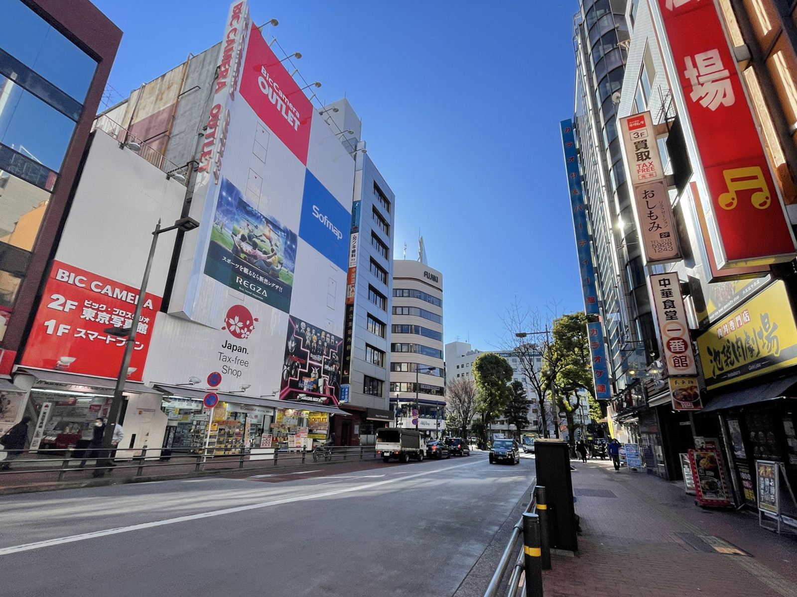 大和ビル前面の通り
