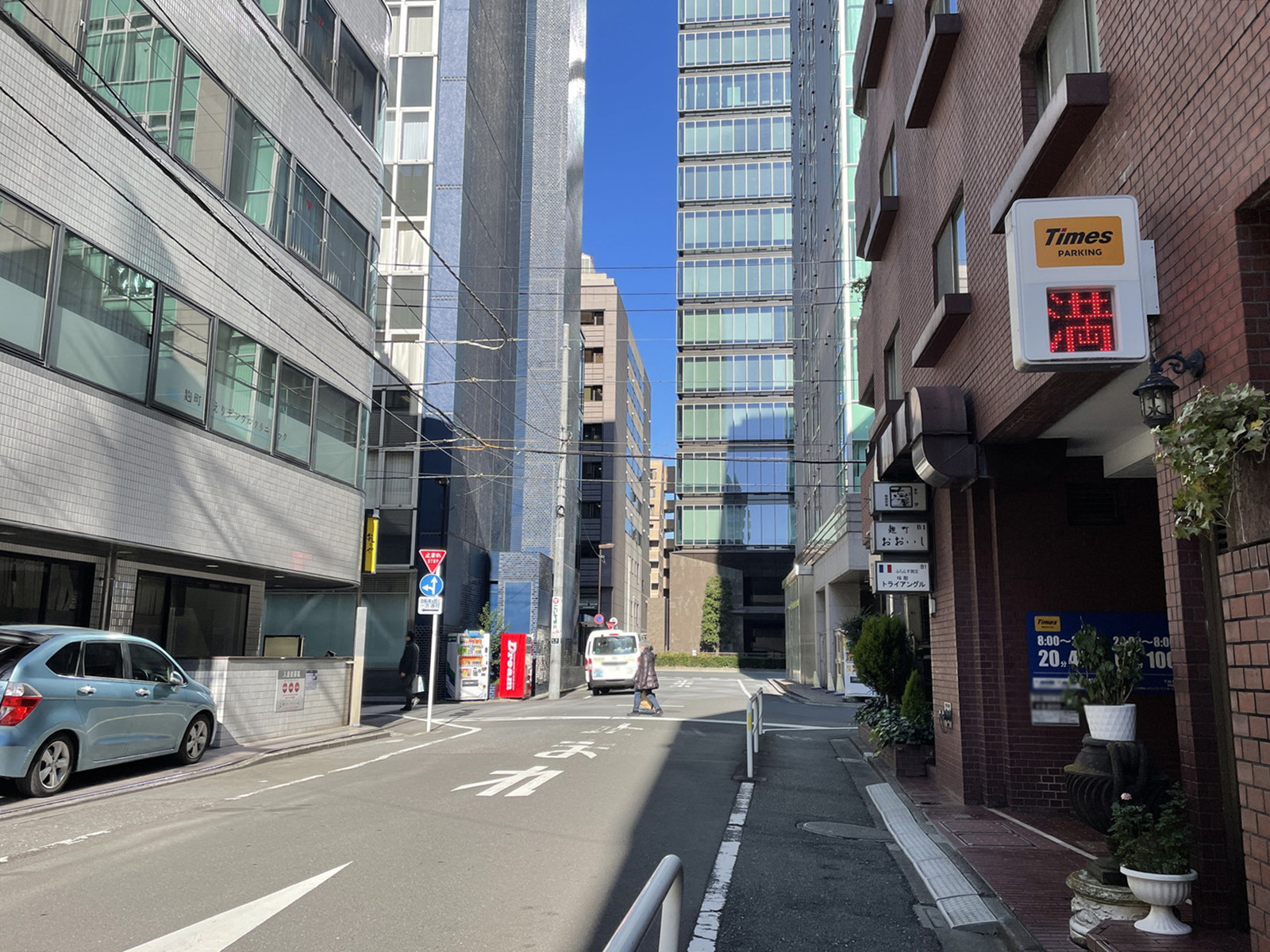 麹町山口ビル前面の通り