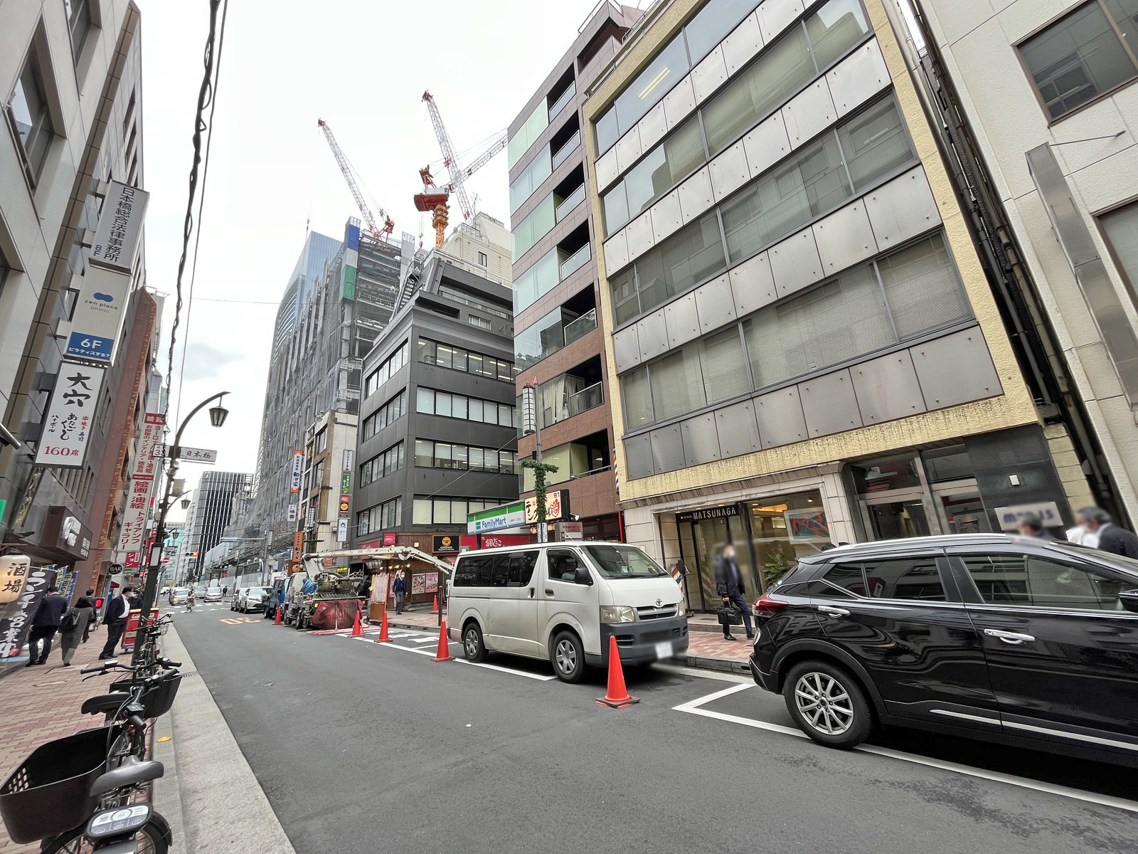 東京建物八重洲仲通りビル前面通り