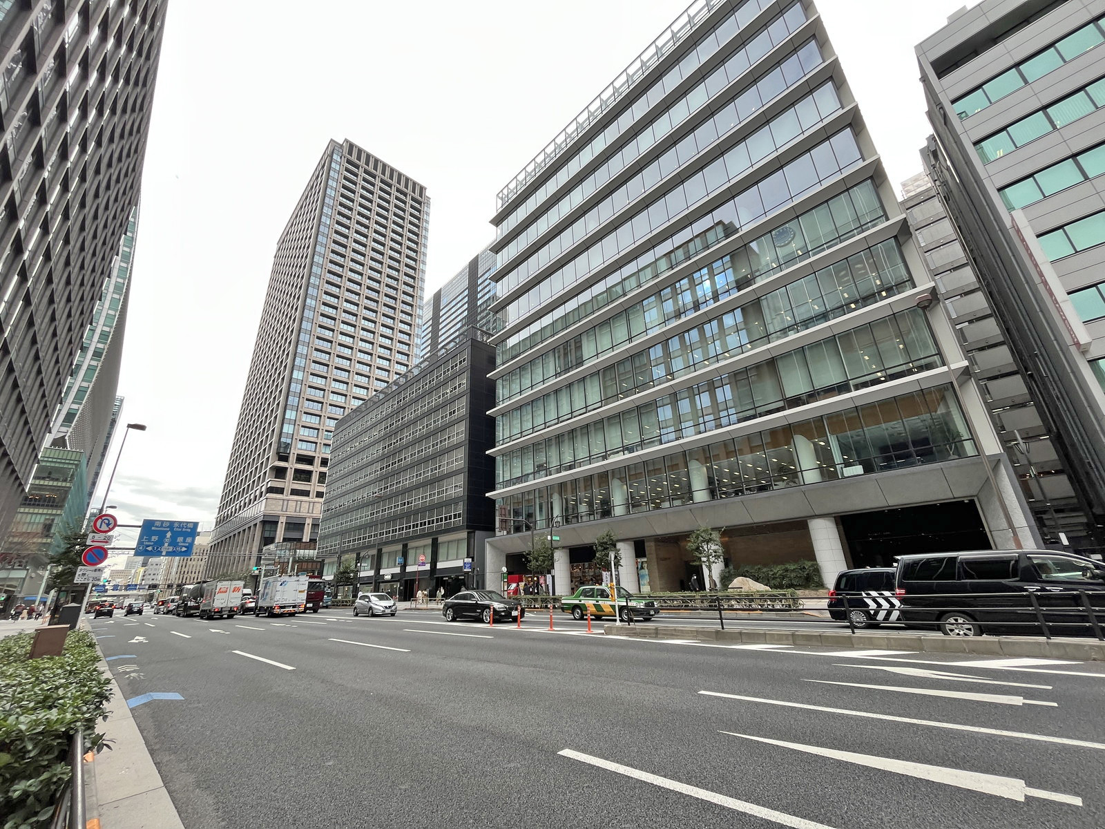 アーバンネット日本橋二丁目ビル前面の永代通り