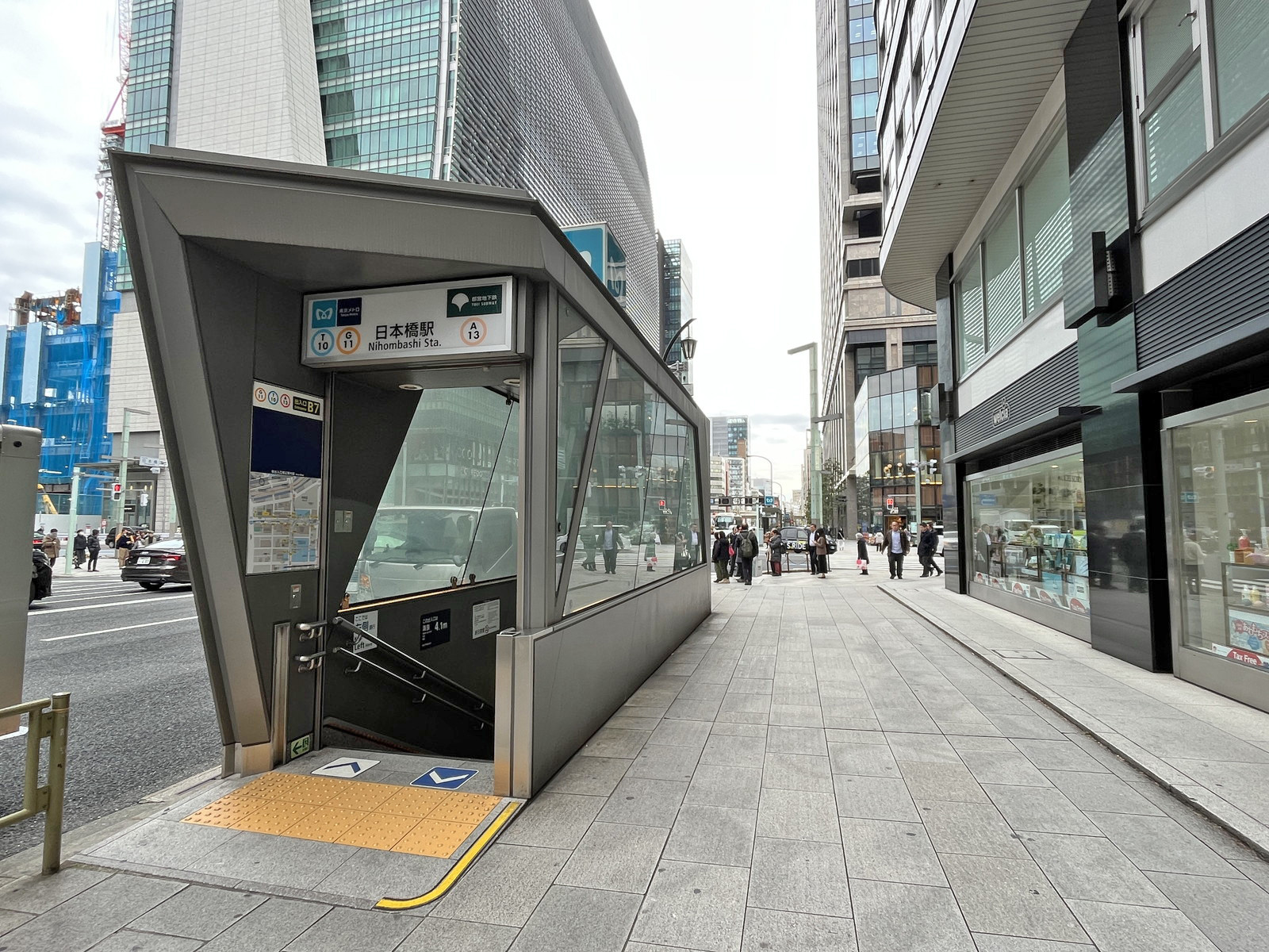 最寄りの「日本橋駅」