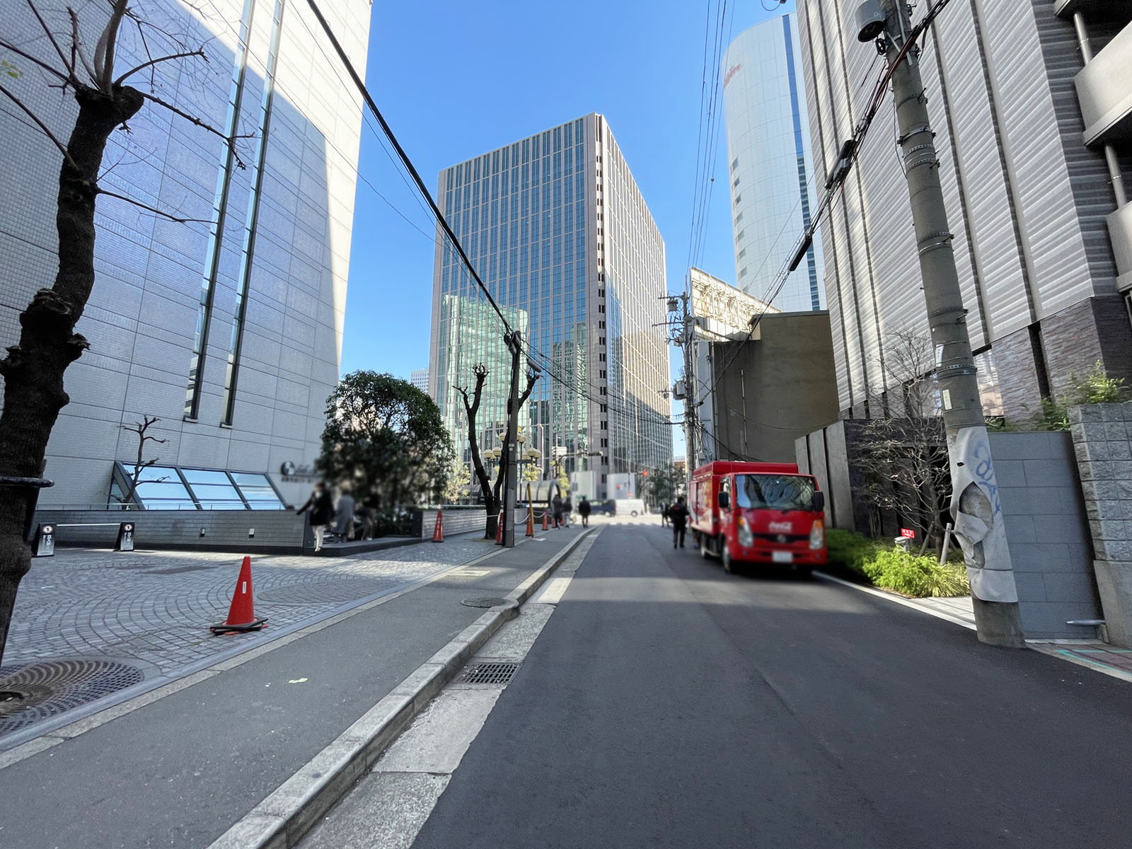 京阪堂島ビル前面の通り