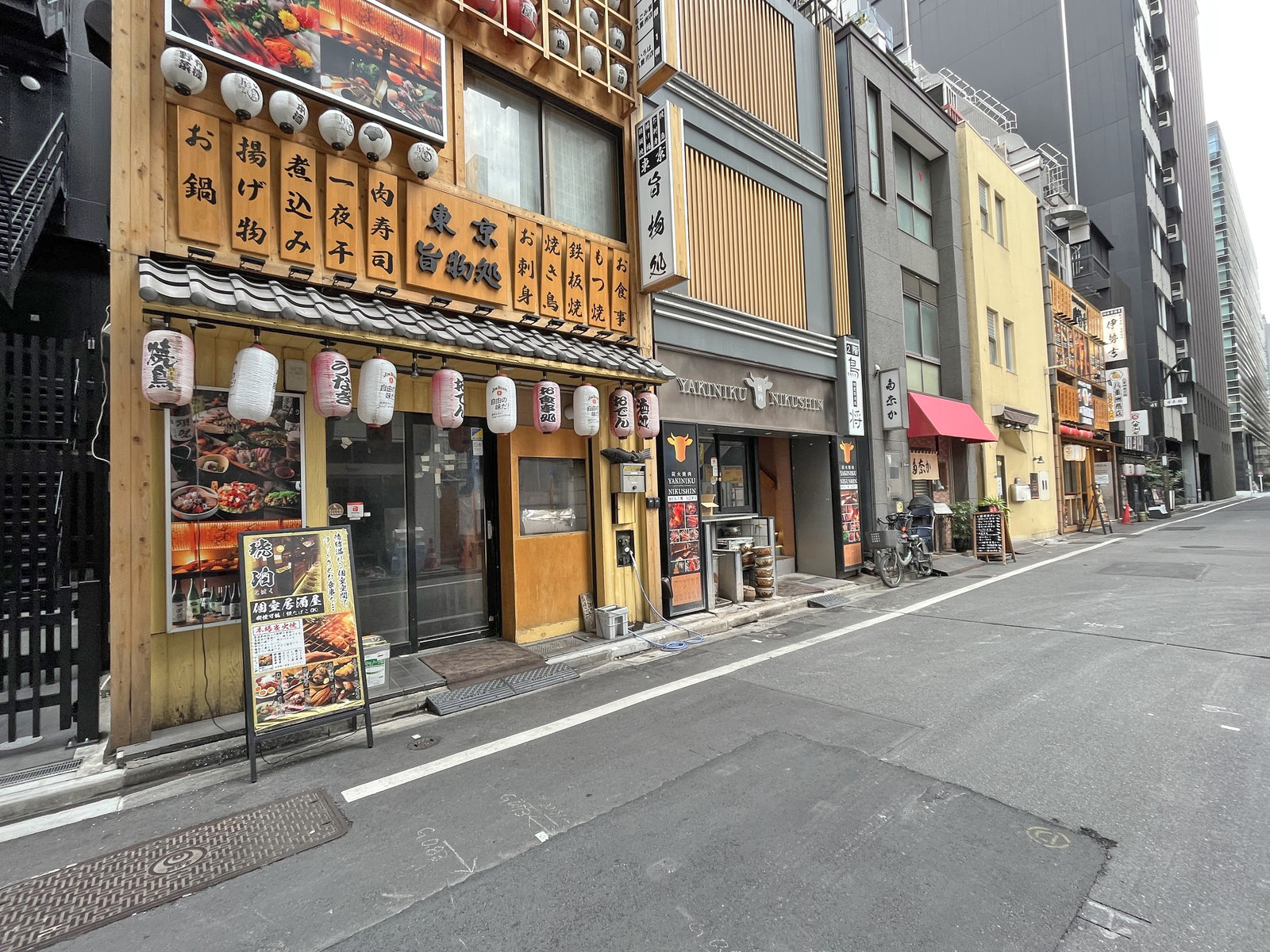 付近には飲食店が充実