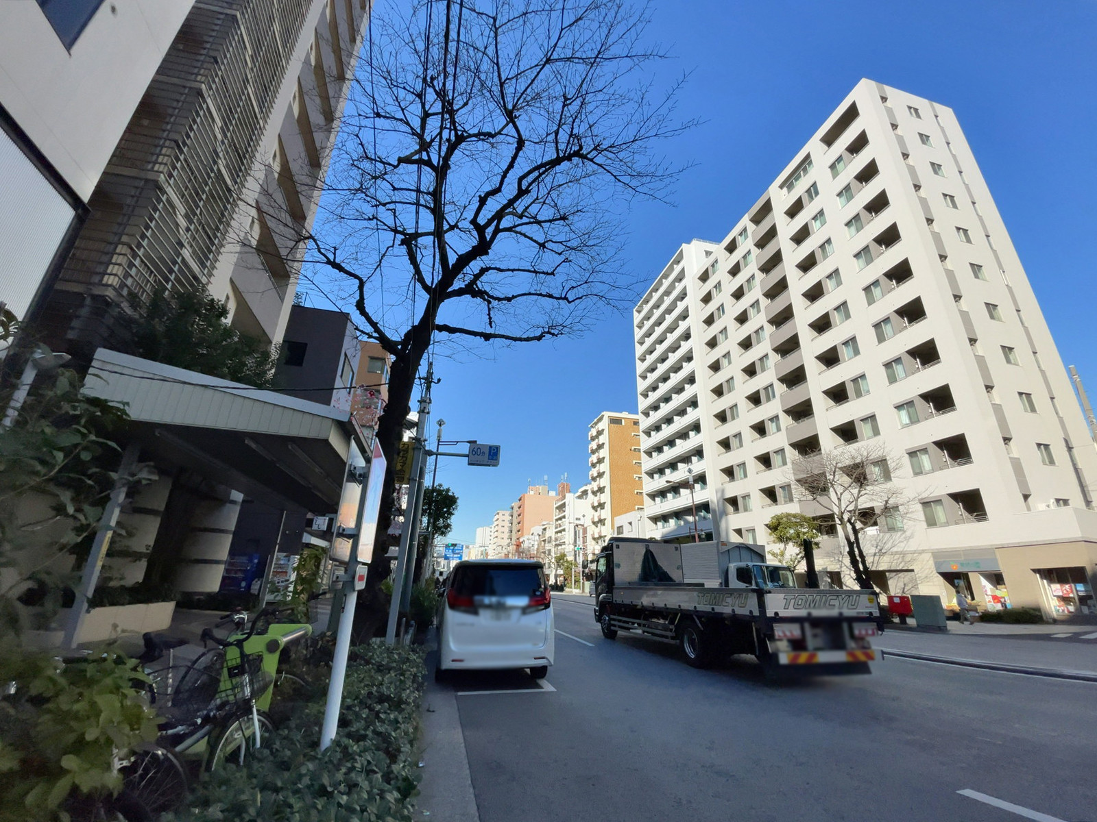 ISM門前仲町前面の永代通り