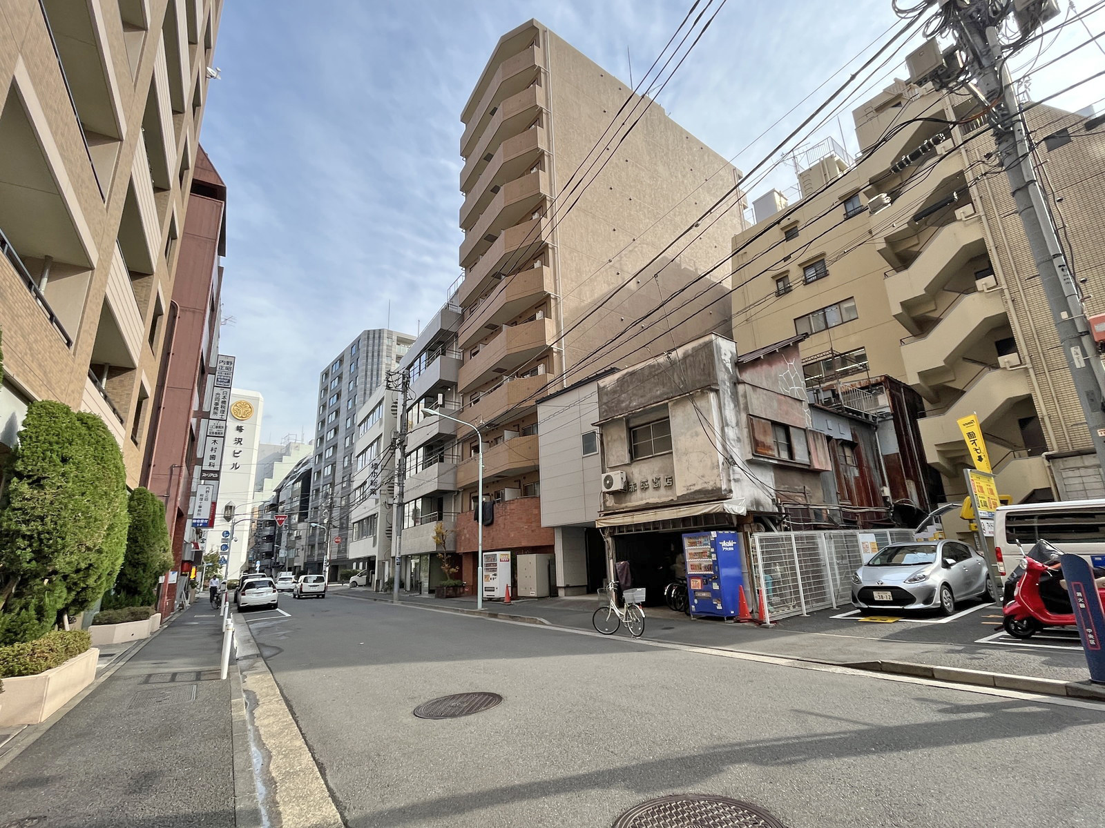 ニッケイビル前面通り