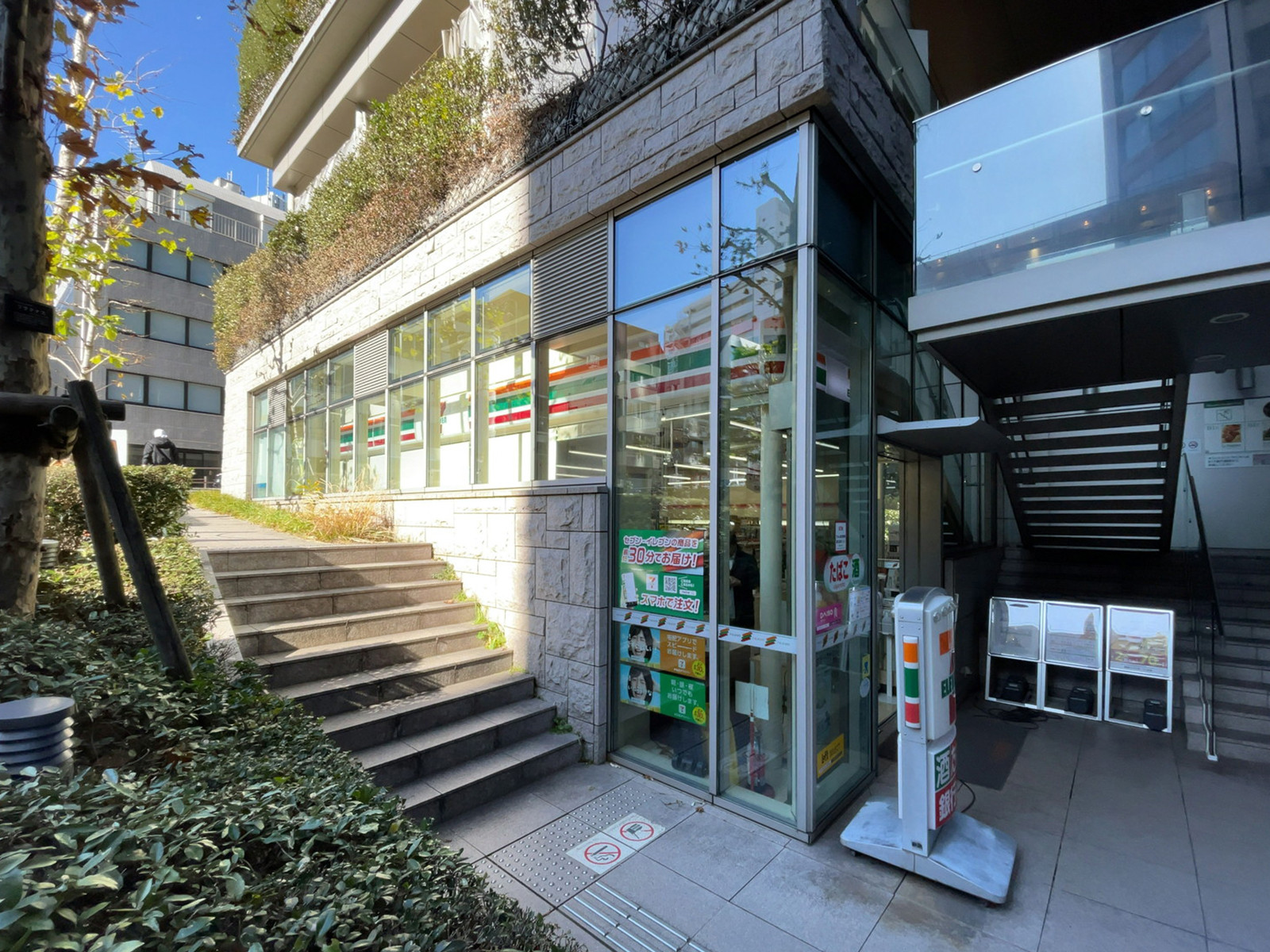 徒歩5分のセブンイレブン 赤坂ガーデンシティ店
