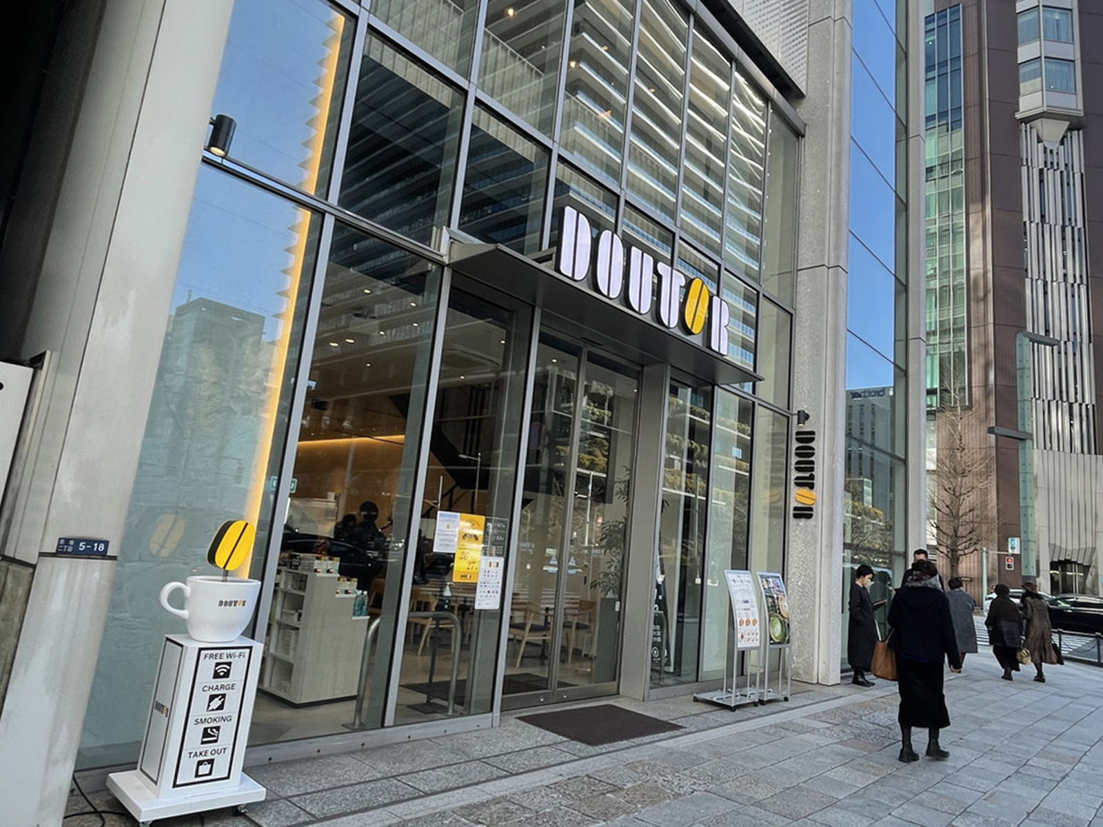 徒歩1分のドトールコーヒーショップ京橋2丁目店