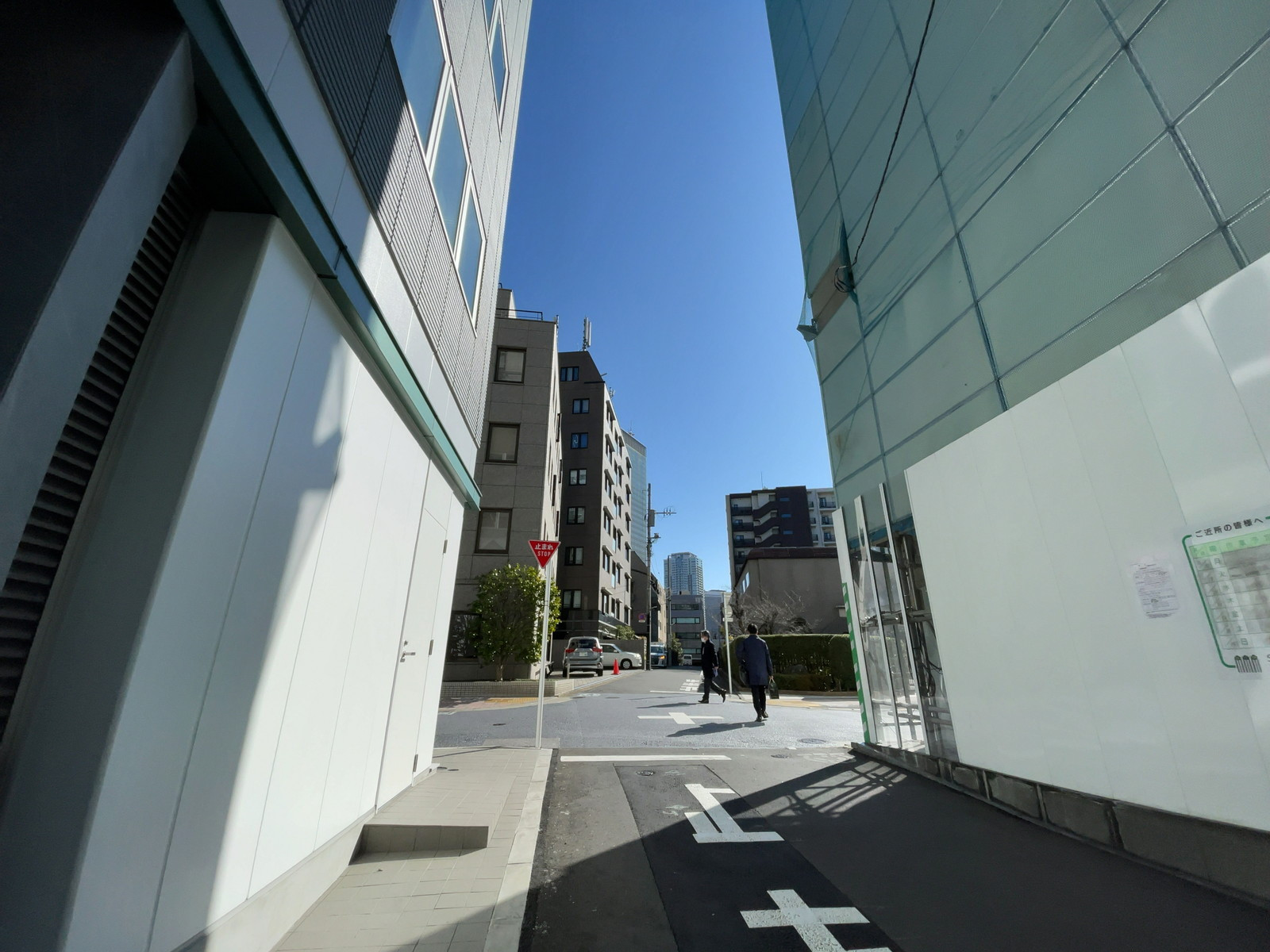赤坂伊東ビル前面の通り