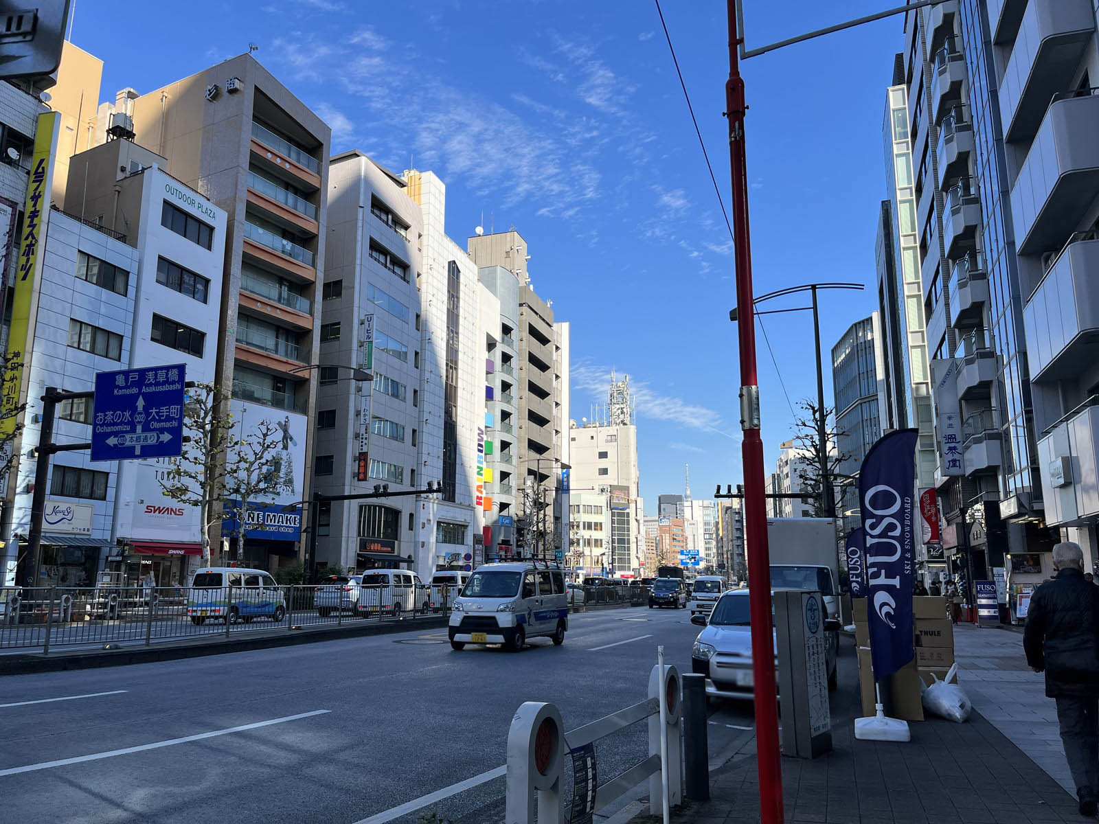 M&Cビル前面の通り