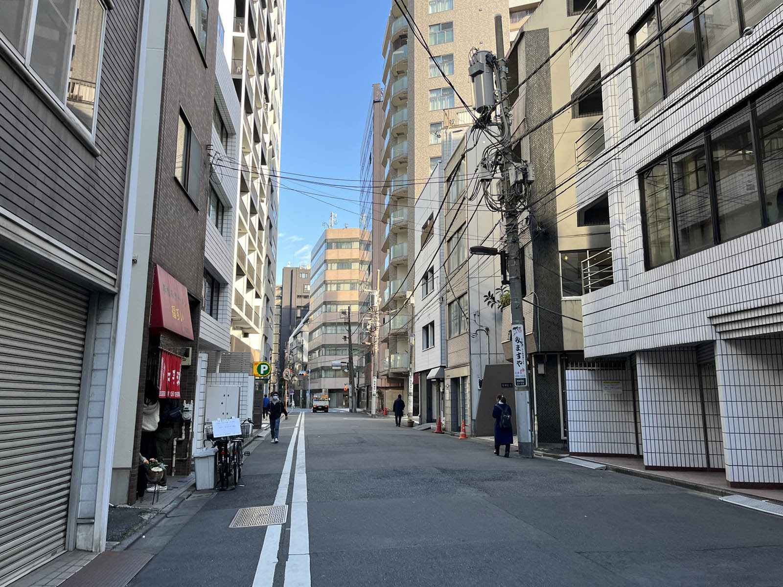 第二進盛ビル前面の通り