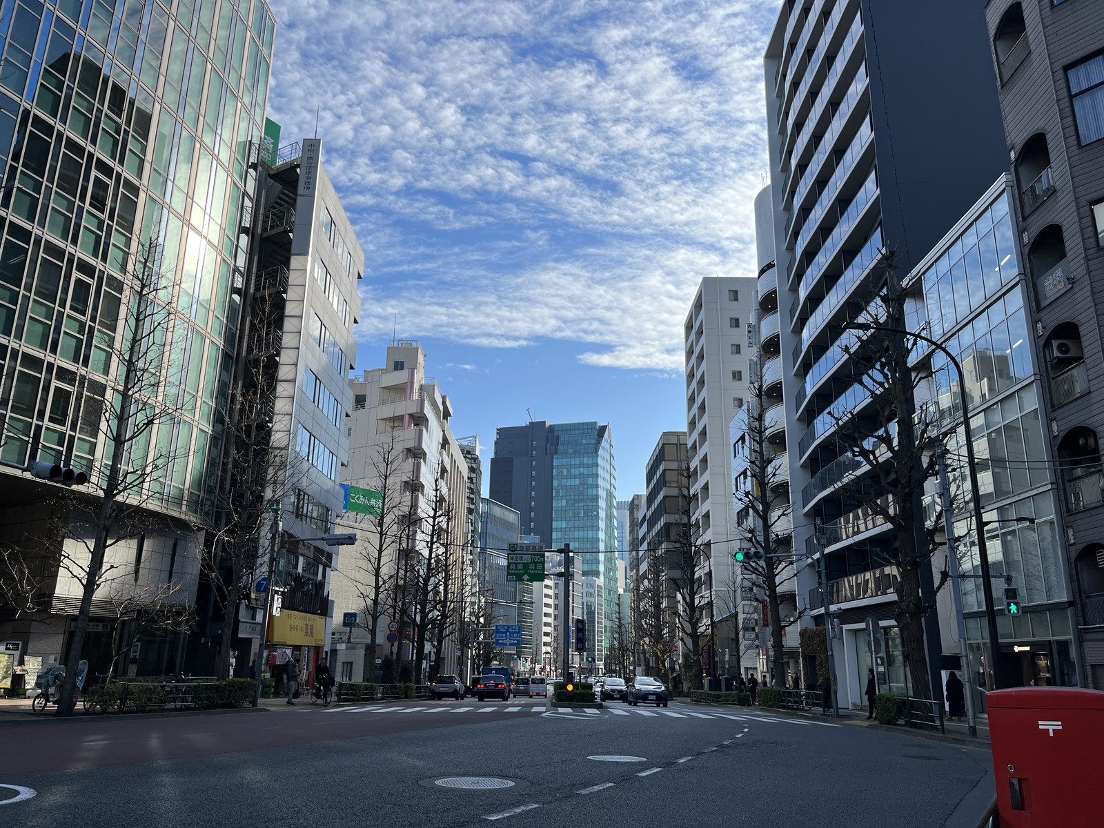 付近を通る靖国通り