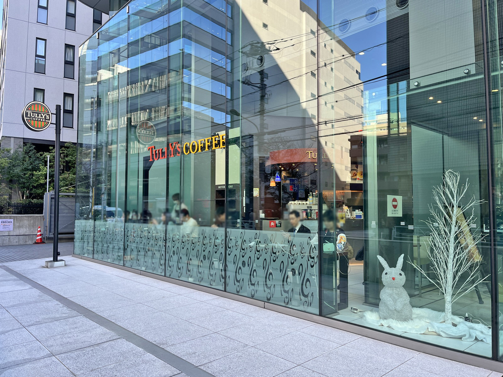 向かいのタリーズエビススバルビル店