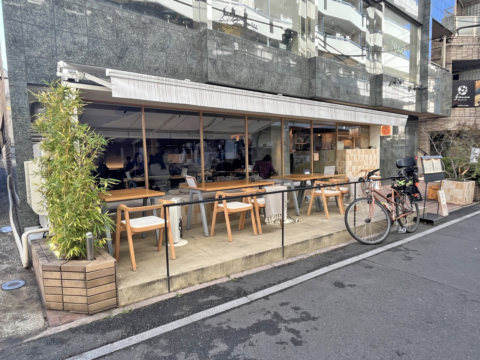 徒歩3分の西安料理 張家 恵比寿店
