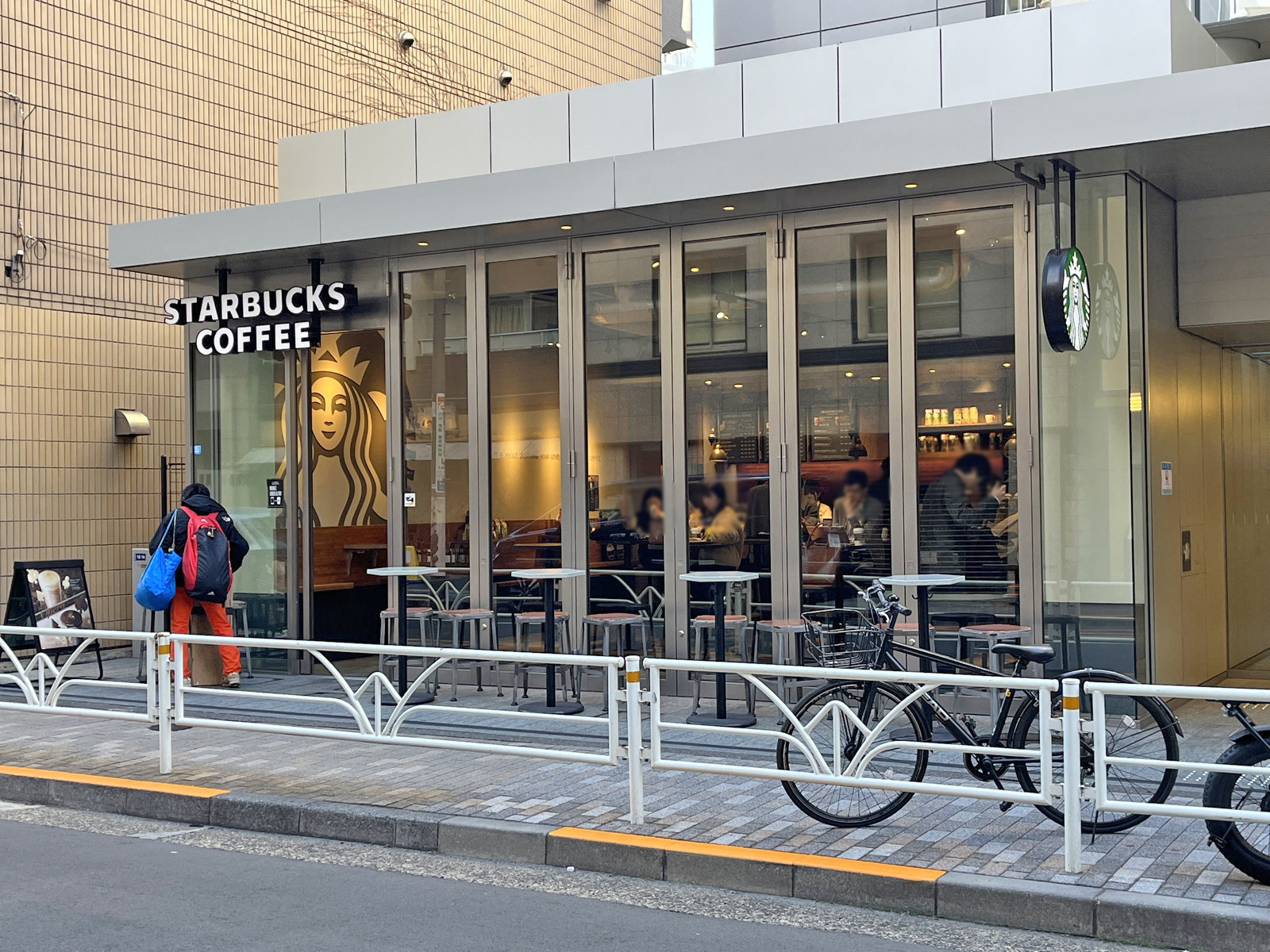 徒歩3分のスターバックスエビススバルビル店