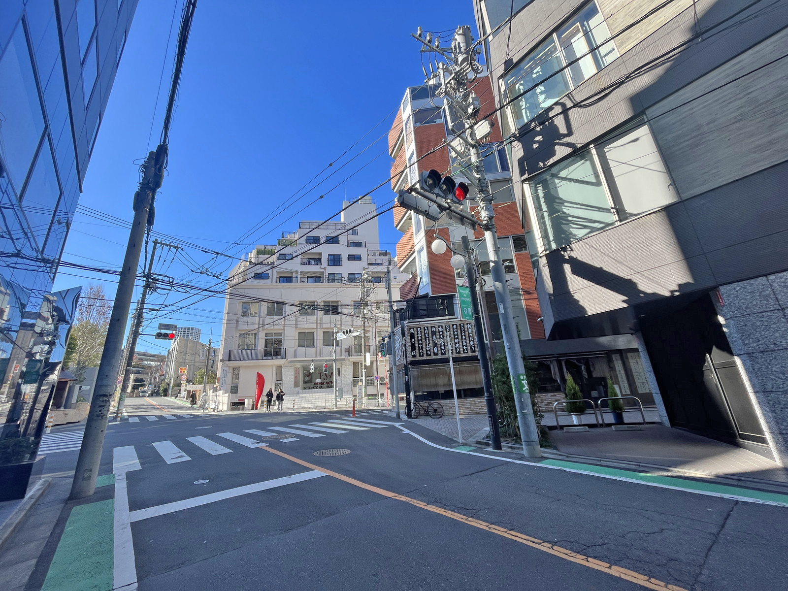 山燃ビル前面通り