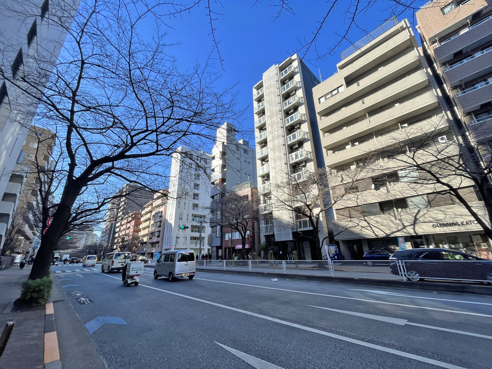 越山LKビル前面明治通り