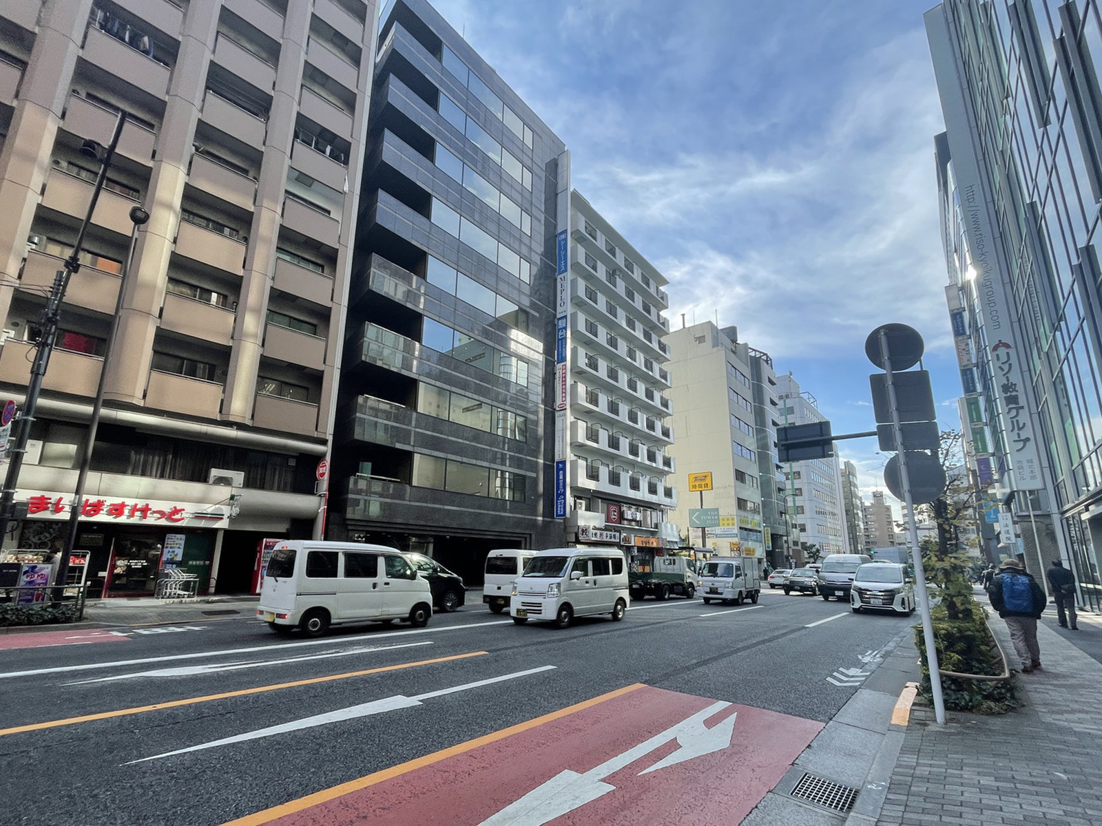ホウエイビル前面の通り