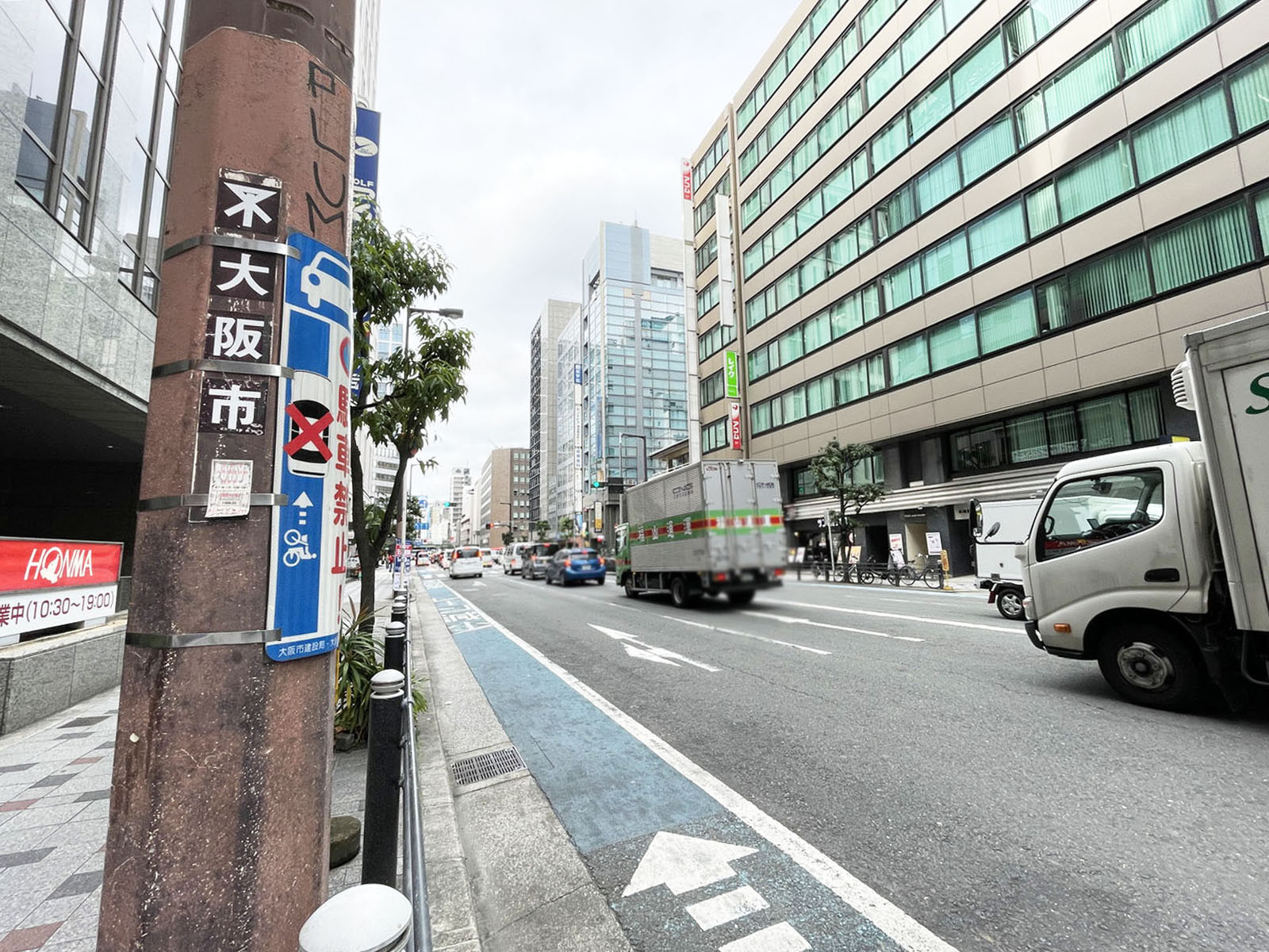 山口興産ビル前面の通り