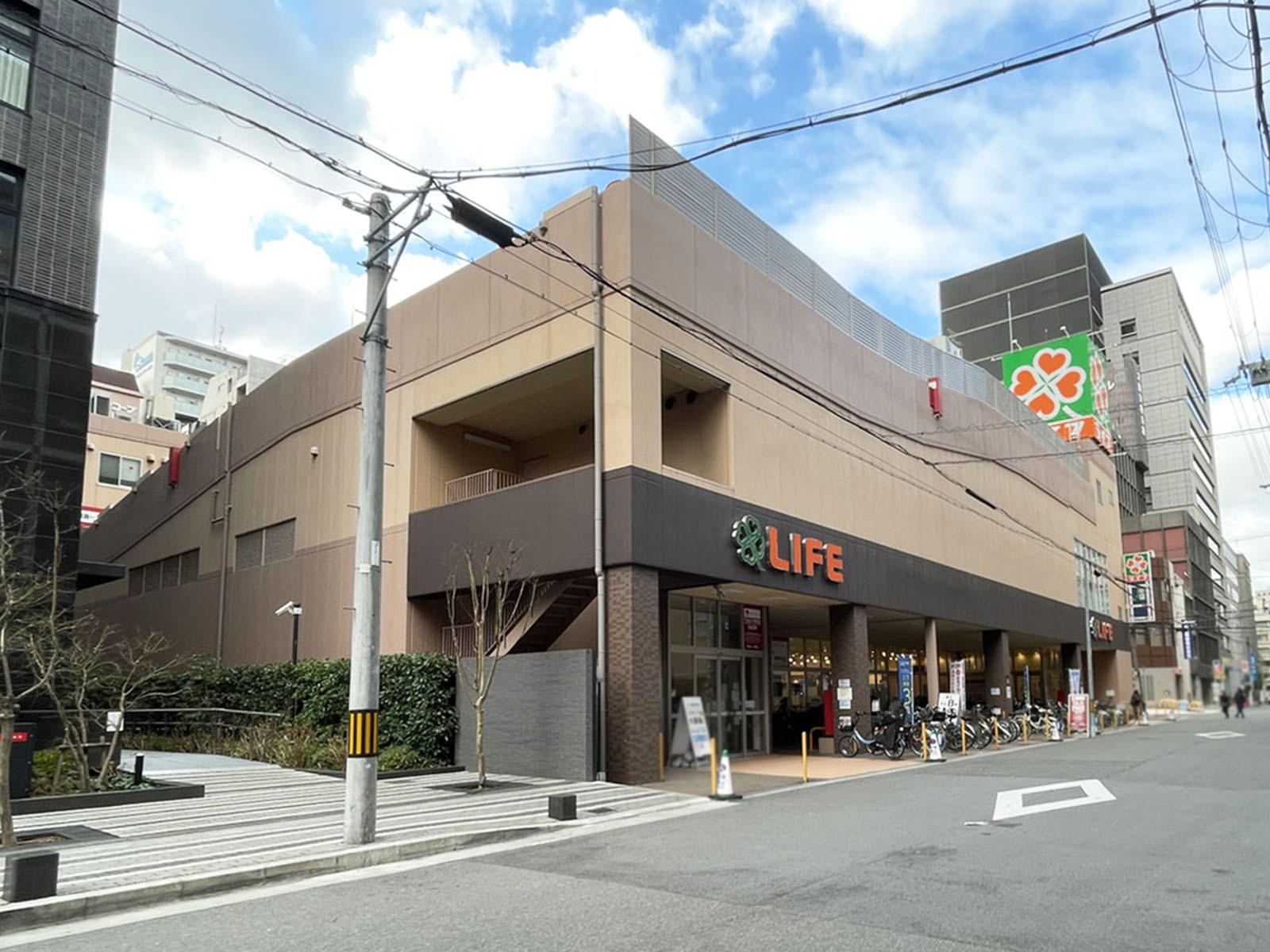 近くのライフ堺筋本町店