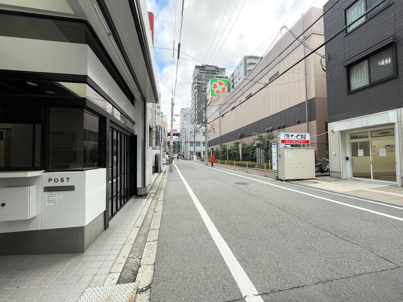 セントピア大阪ビル前面の通り