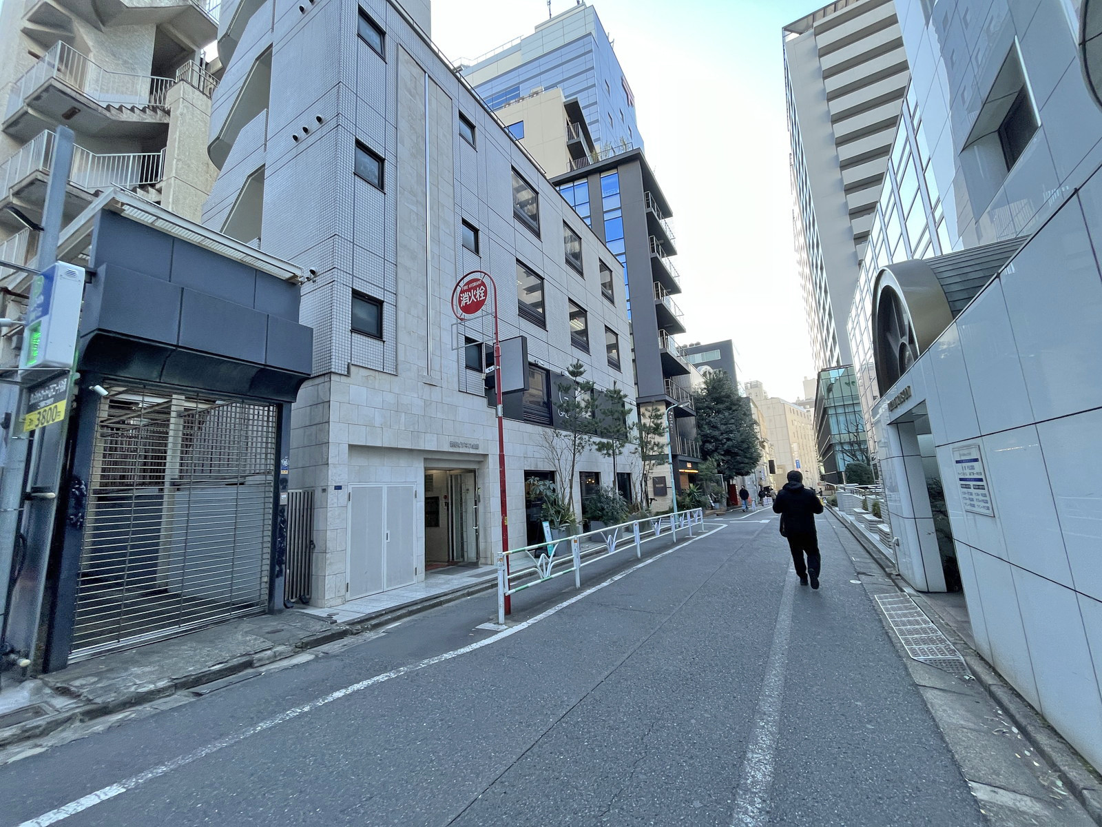 宮城ビル前面通り
