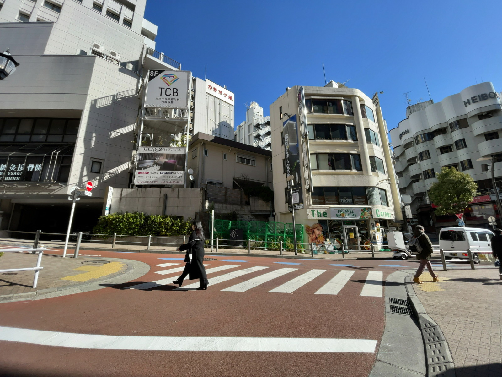 簗場ビル前面の通り