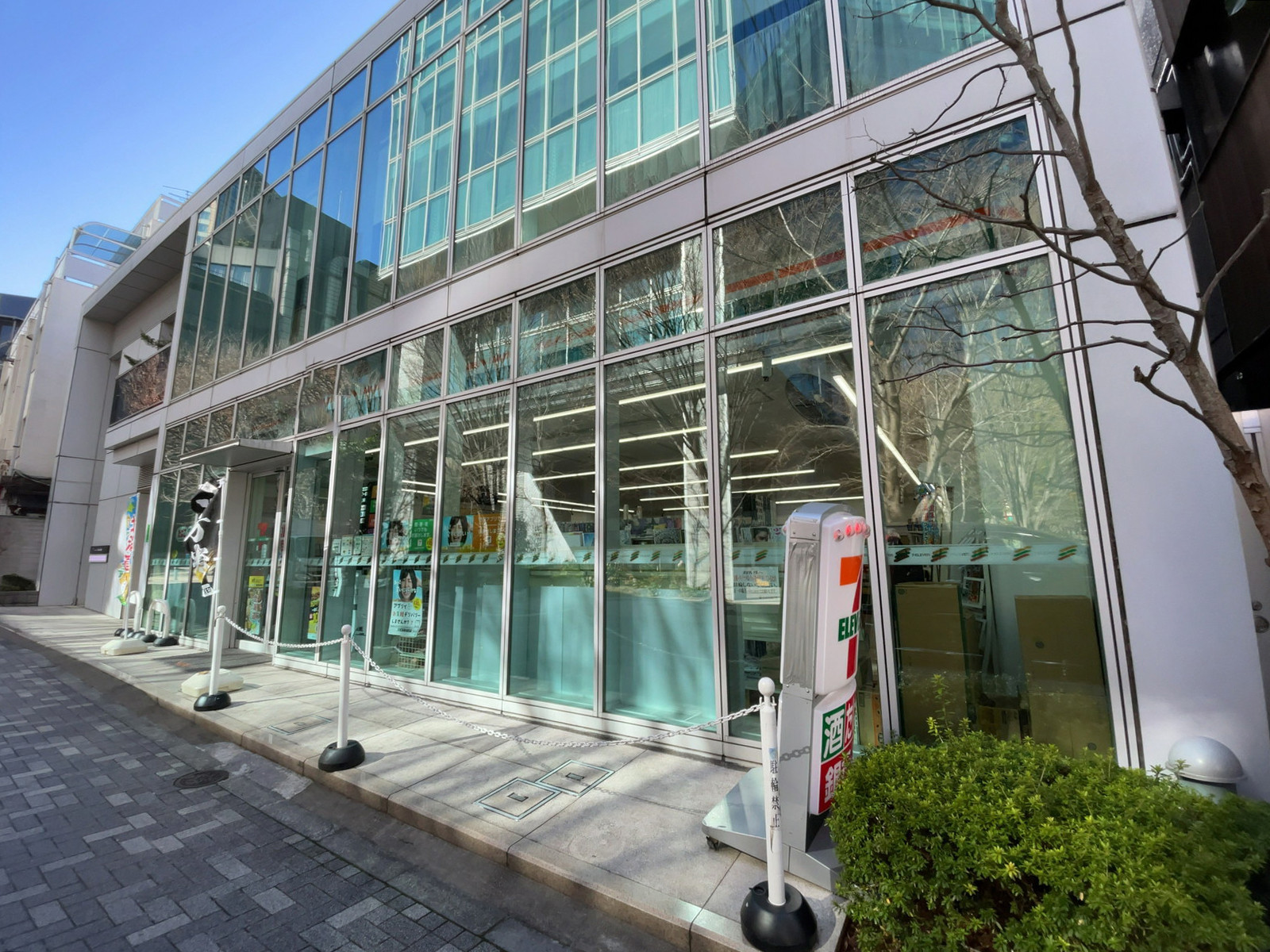 徒歩1分のセブンイレブン 六本木7丁目店