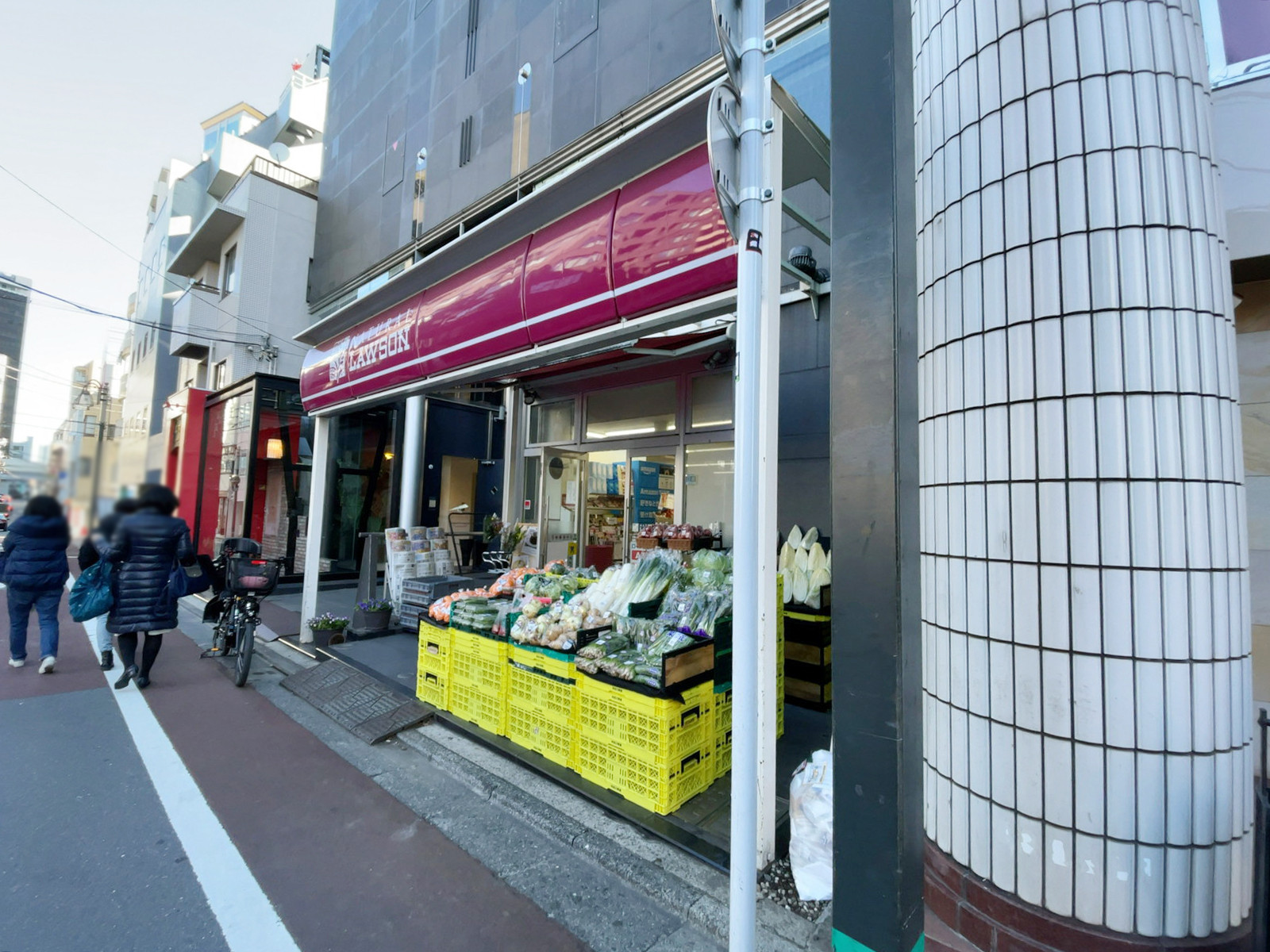 徒歩1分のナチュラルローソン 港日赤通り店