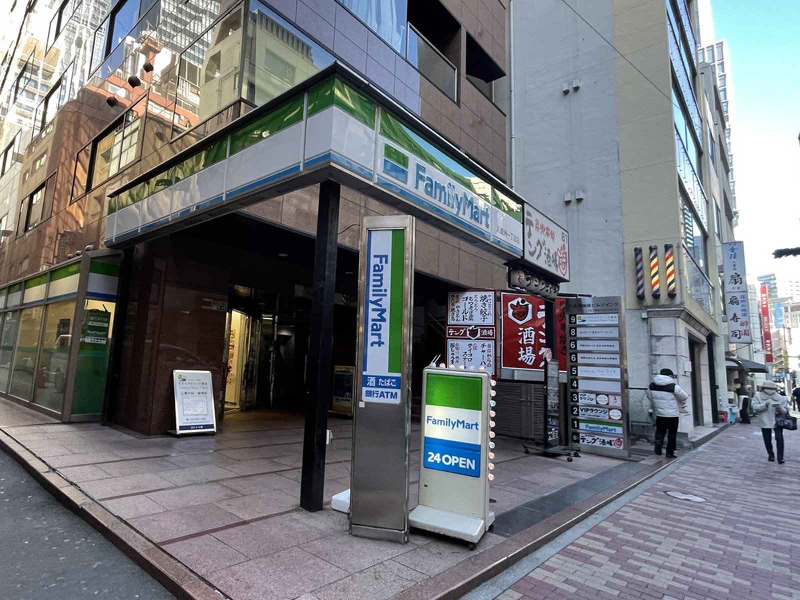 徒歩3分のファミリーマート八重洲1丁目店