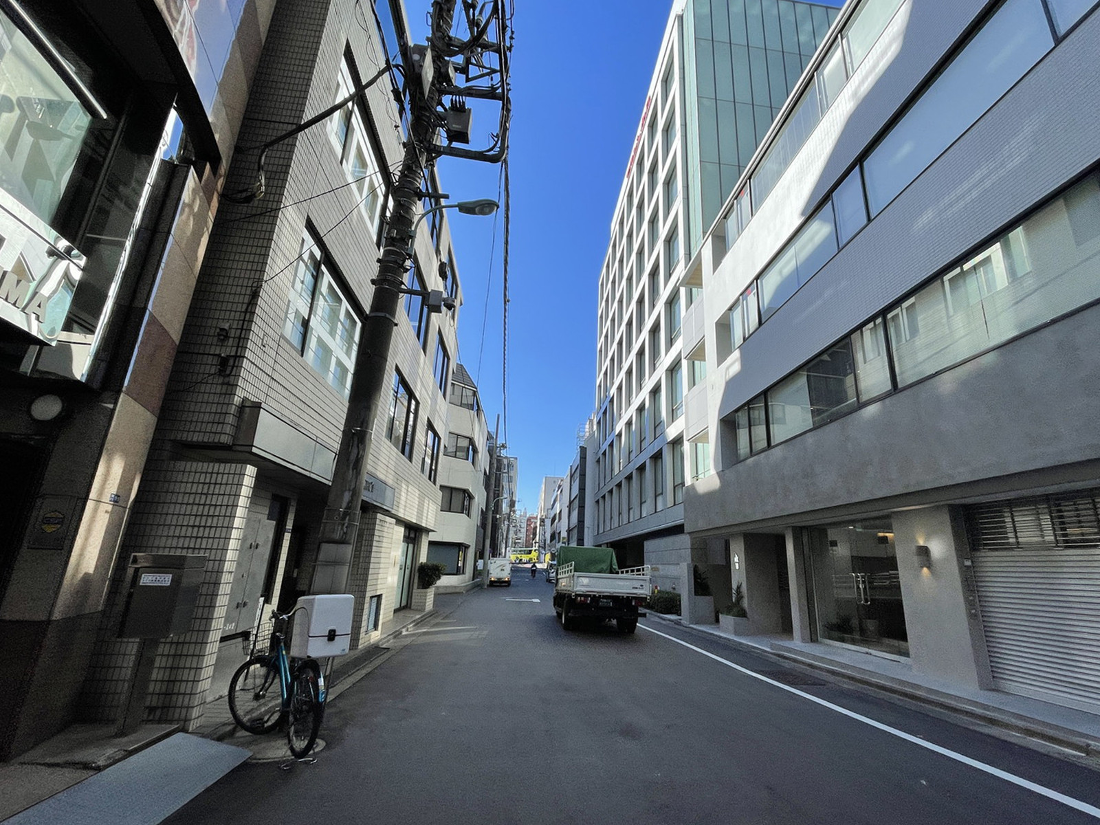 八重洲KHビル前面の通り