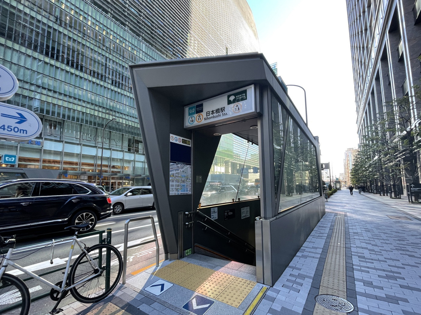 最寄りの「日本橋駅」