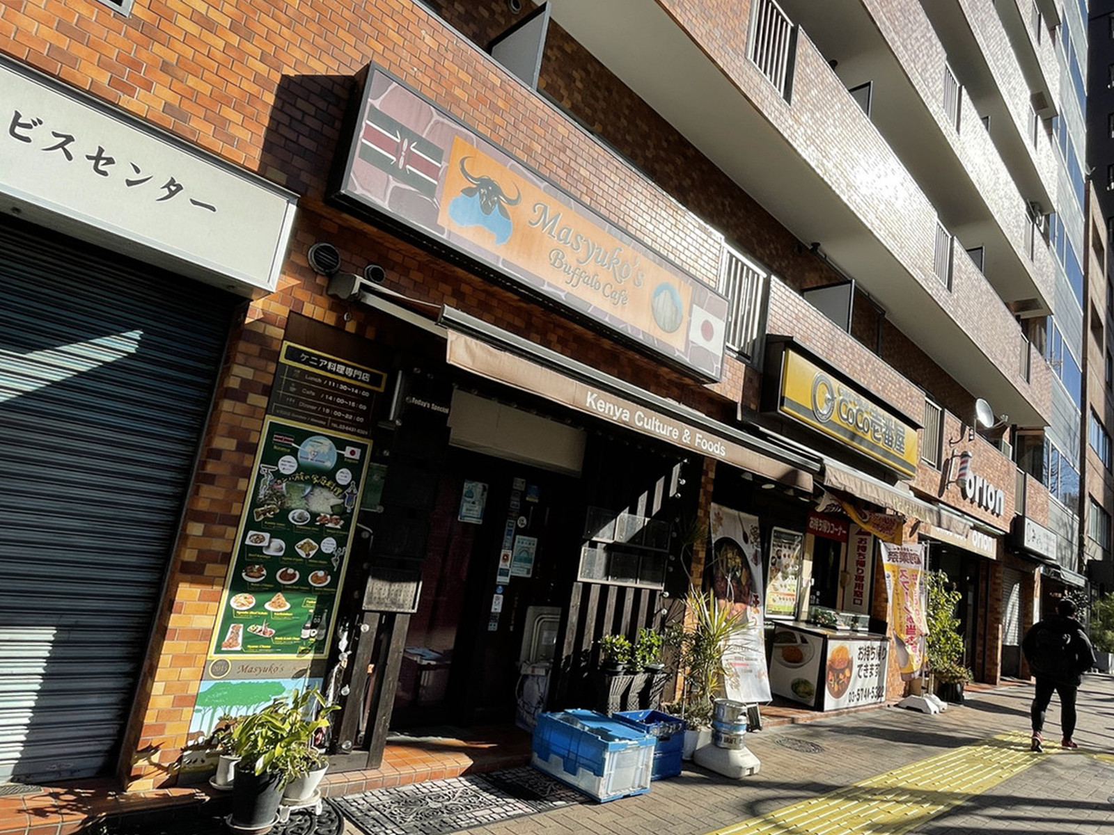 徒歩圏内には飲食店が点在