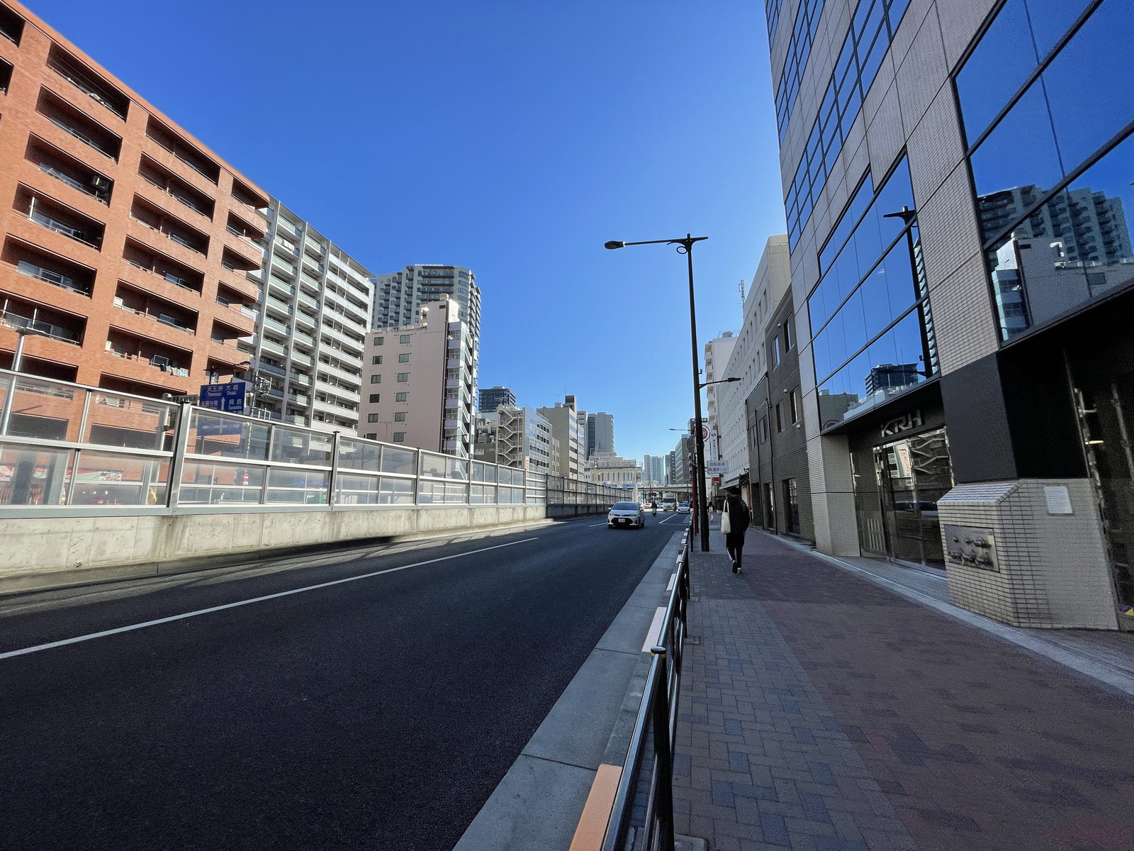 レキシントン・プラザ西五反田前面の通り