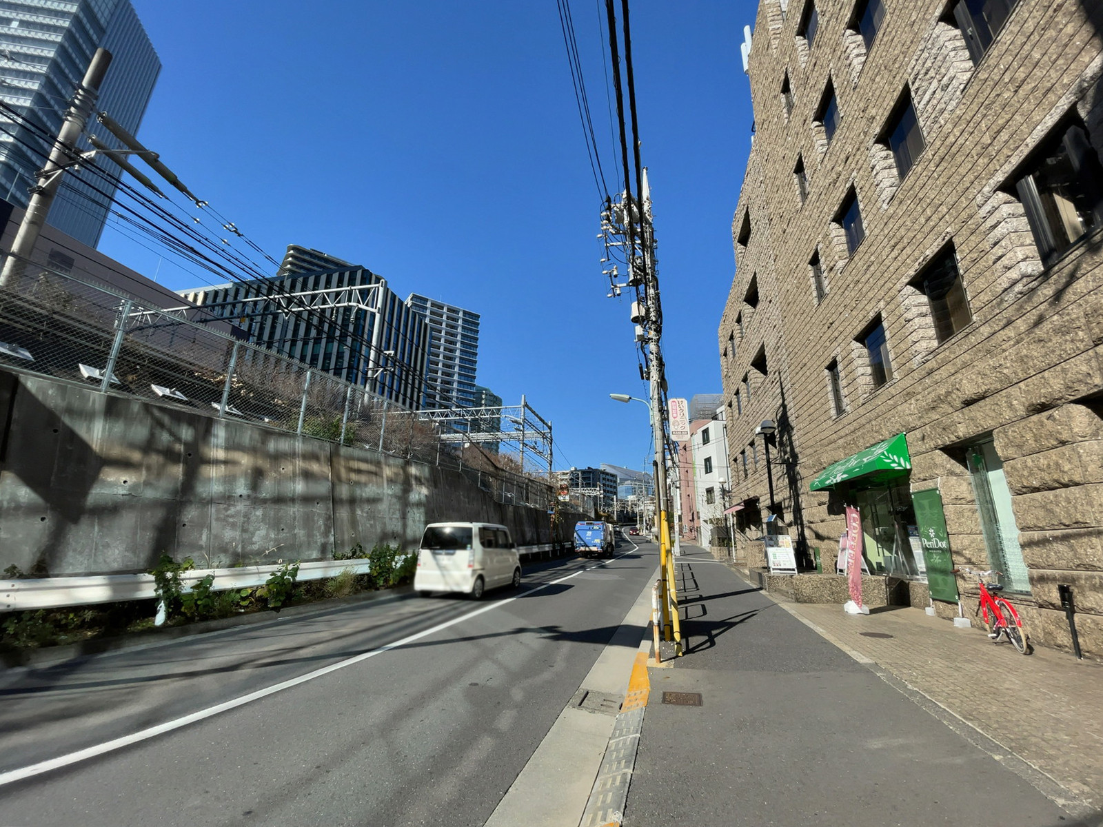 山手ビル前面の通り