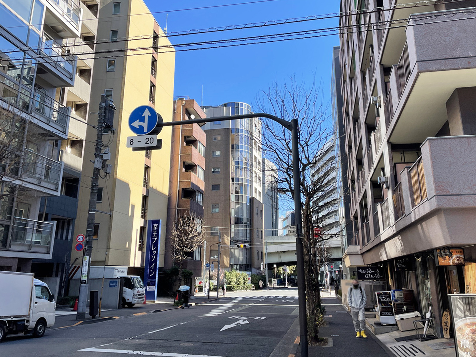 喜助九段北ビル前面の通り