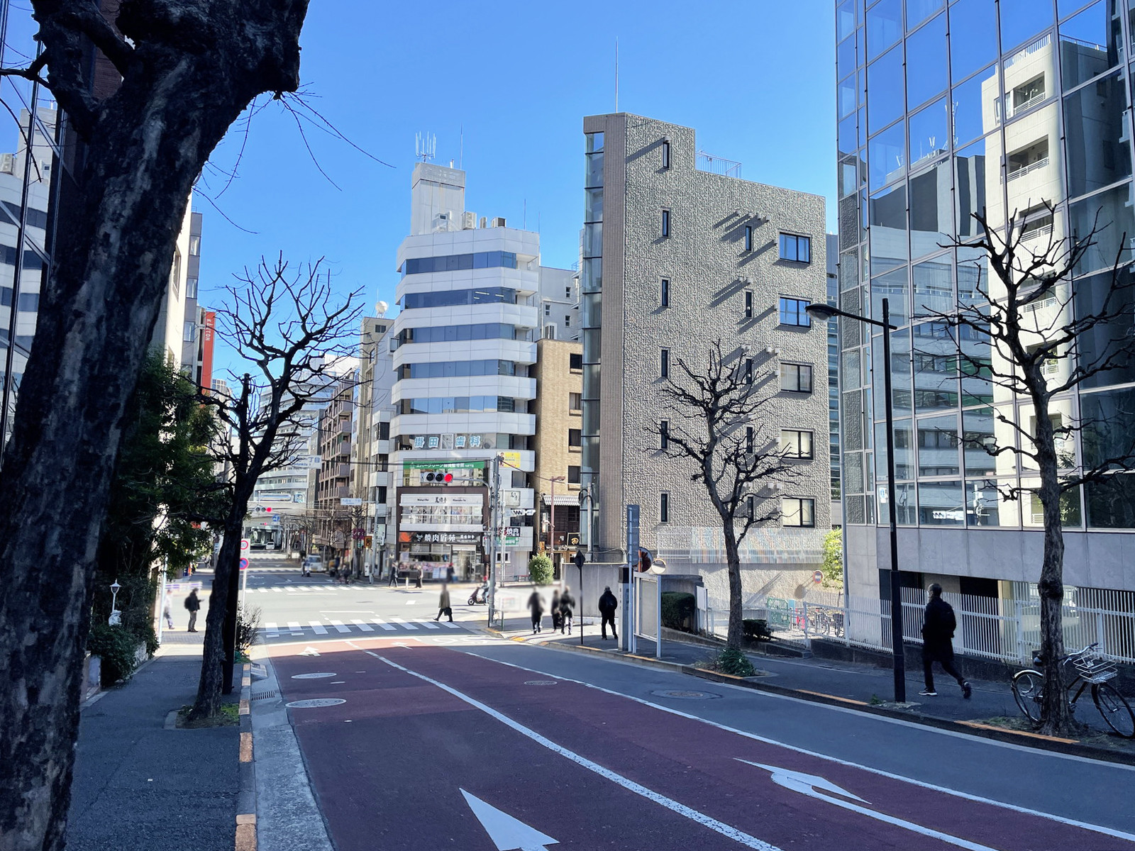 徳海屋ビル前面の通り