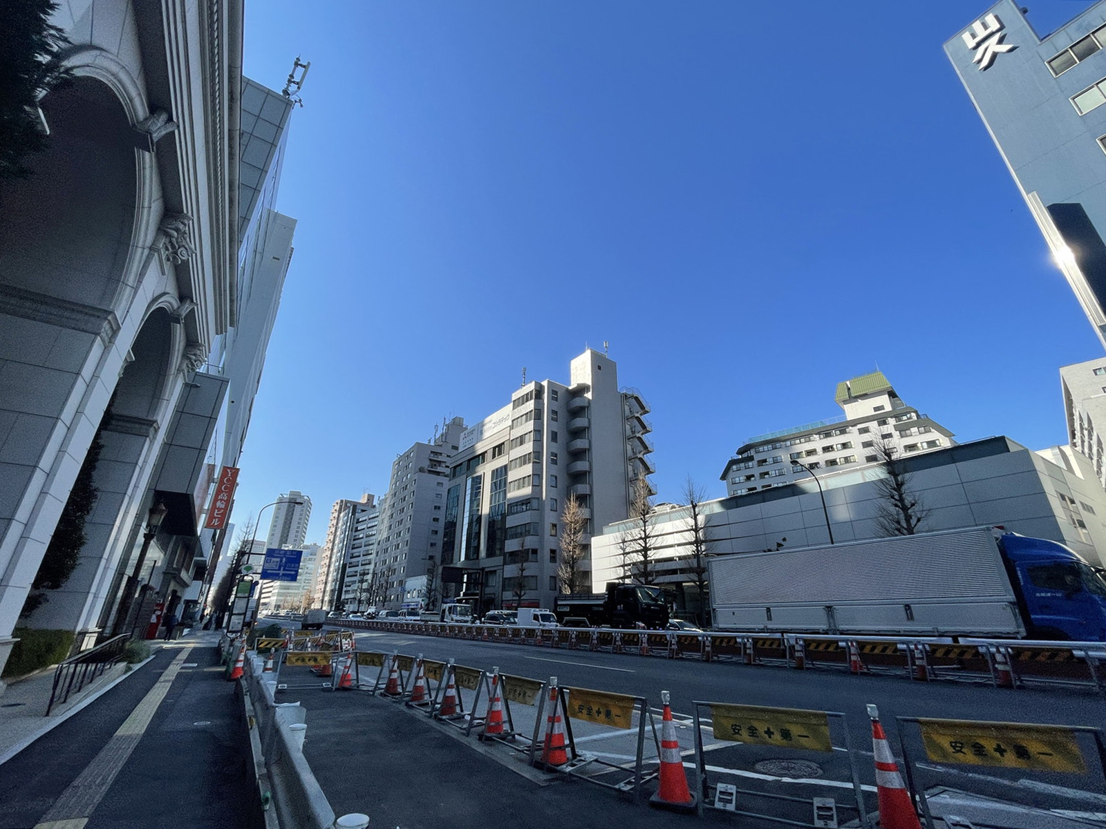 高輪明光ビル前面の通り