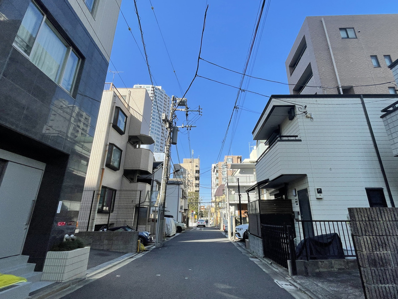 オフィス前面の通り