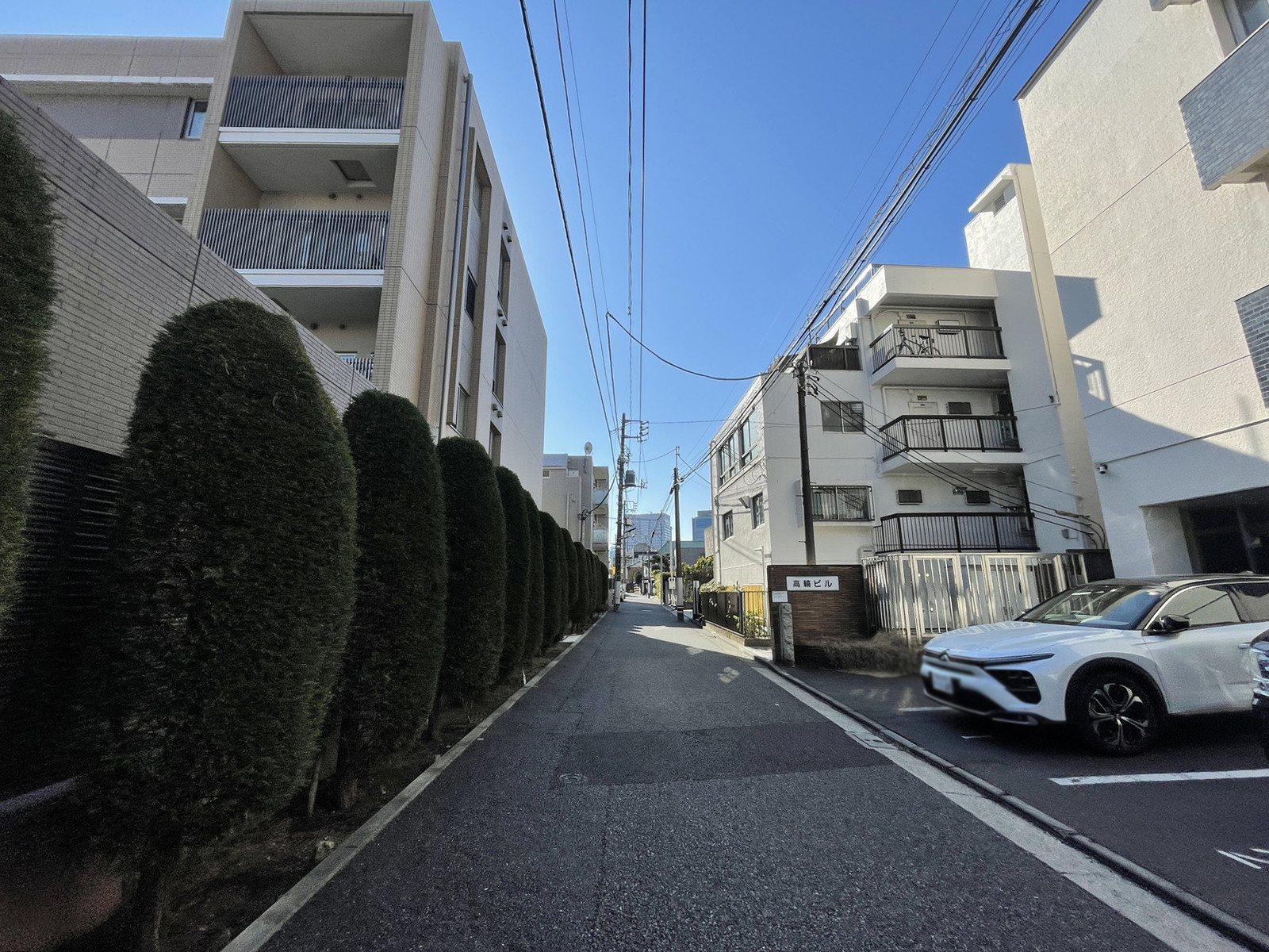 高輪ビル前面の通り